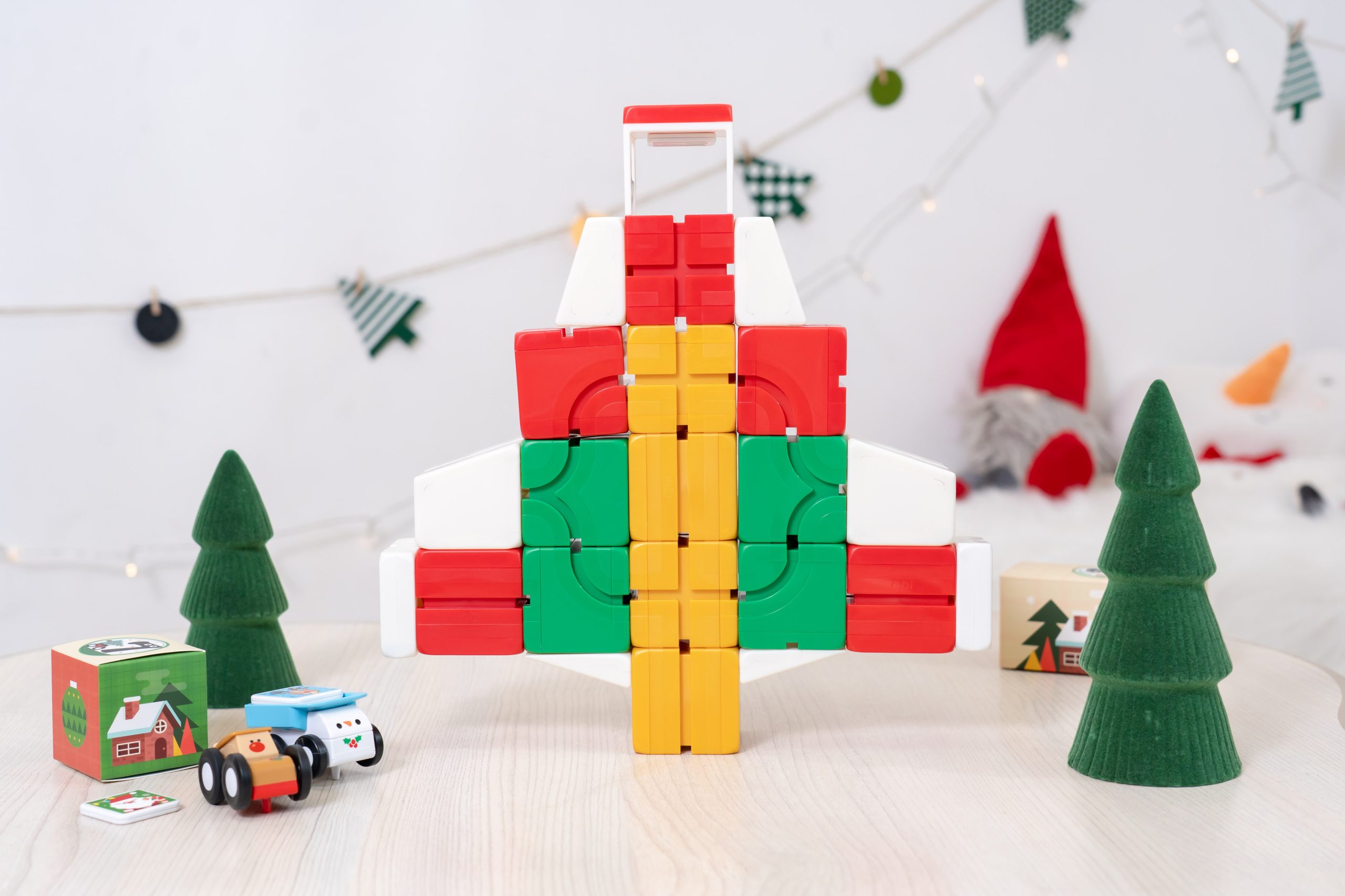 台灣之光【Qbi益智磁吸軌道玩具｜開發孩子無限可能～從0歲玩到99歲】茜茜獨家聖誕新品！