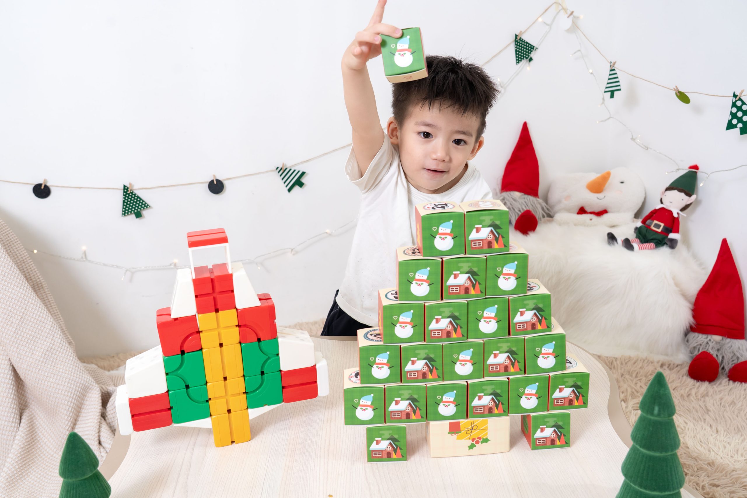 台灣之光【Qbi益智磁吸軌道玩具｜開發孩子無限可能～從0歲玩到99歲】茜茜獨家聖誕新品！