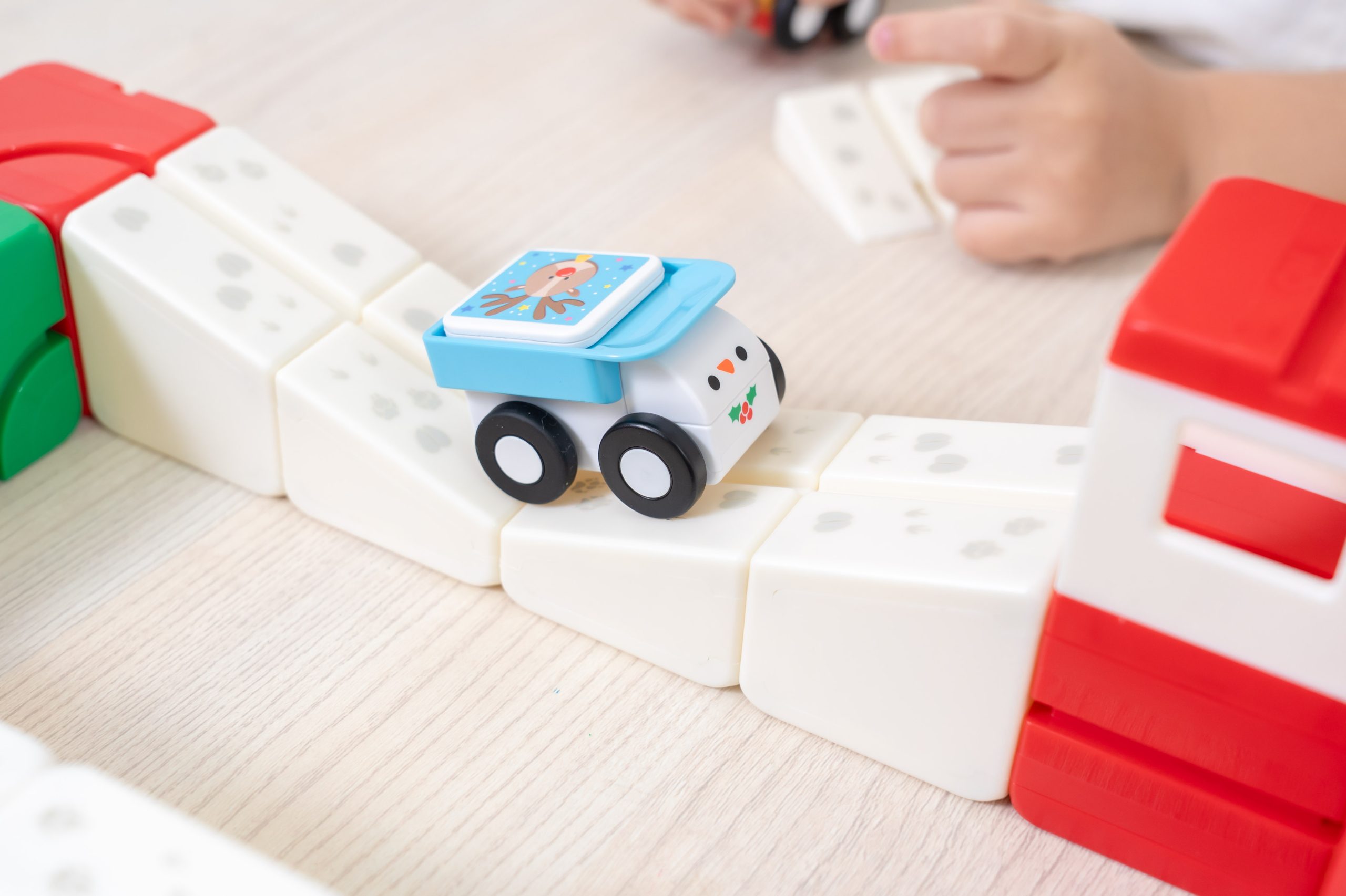 台灣之光【Qbi益智磁吸軌道玩具｜開發孩子無限可能～從0歲玩到99歲】茜茜獨家聖誕新品！