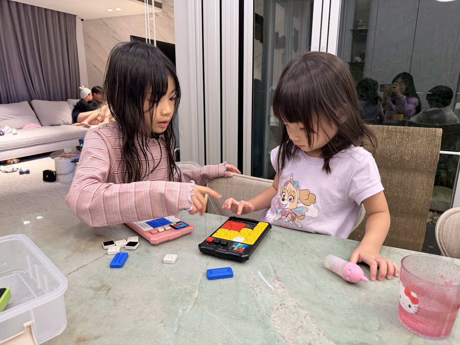 讓孩子大大減少3C使用!【GIIKER 兒童電子益智能遊戲機】動手也動腦+越玩越聰明 讓孩子大大減少3C使用!【GIIKER 兒童電子益智能遊戲機】動手也動腦+越玩越聰明