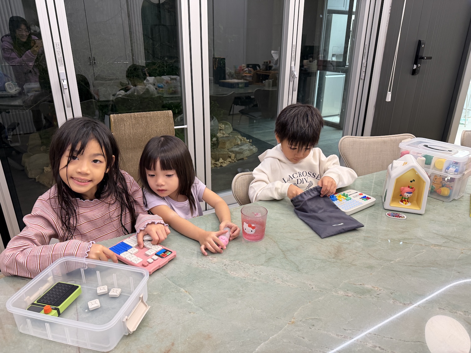 讓孩子大大減少3C使用!【GIIKER 兒童電子益智能遊戲機】動手也動腦+越玩越聰明 讓孩子大大減少3C使用!【GIIKER 兒童電子益智能遊戲機】動手也動腦+越玩越聰明