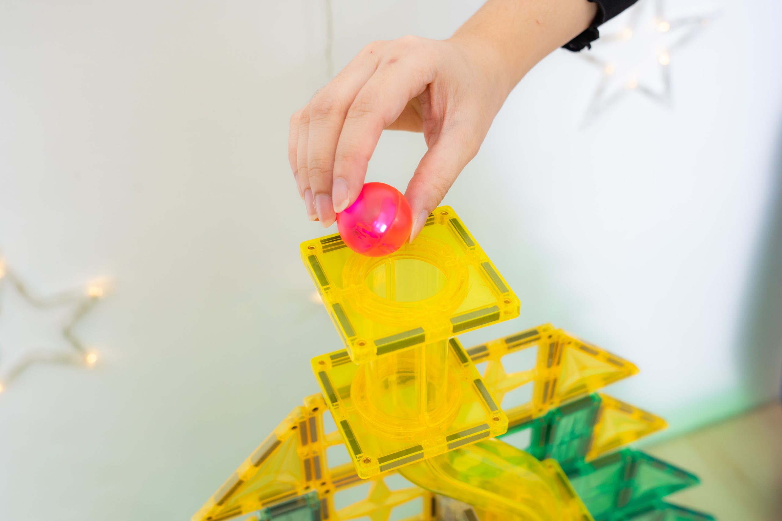 玩出未來創造力【MNTL多彩藝術磁力片、磁力積木、迷你磁力片】0-10歲玩法分享+實玩影片｜茜茜團購推薦