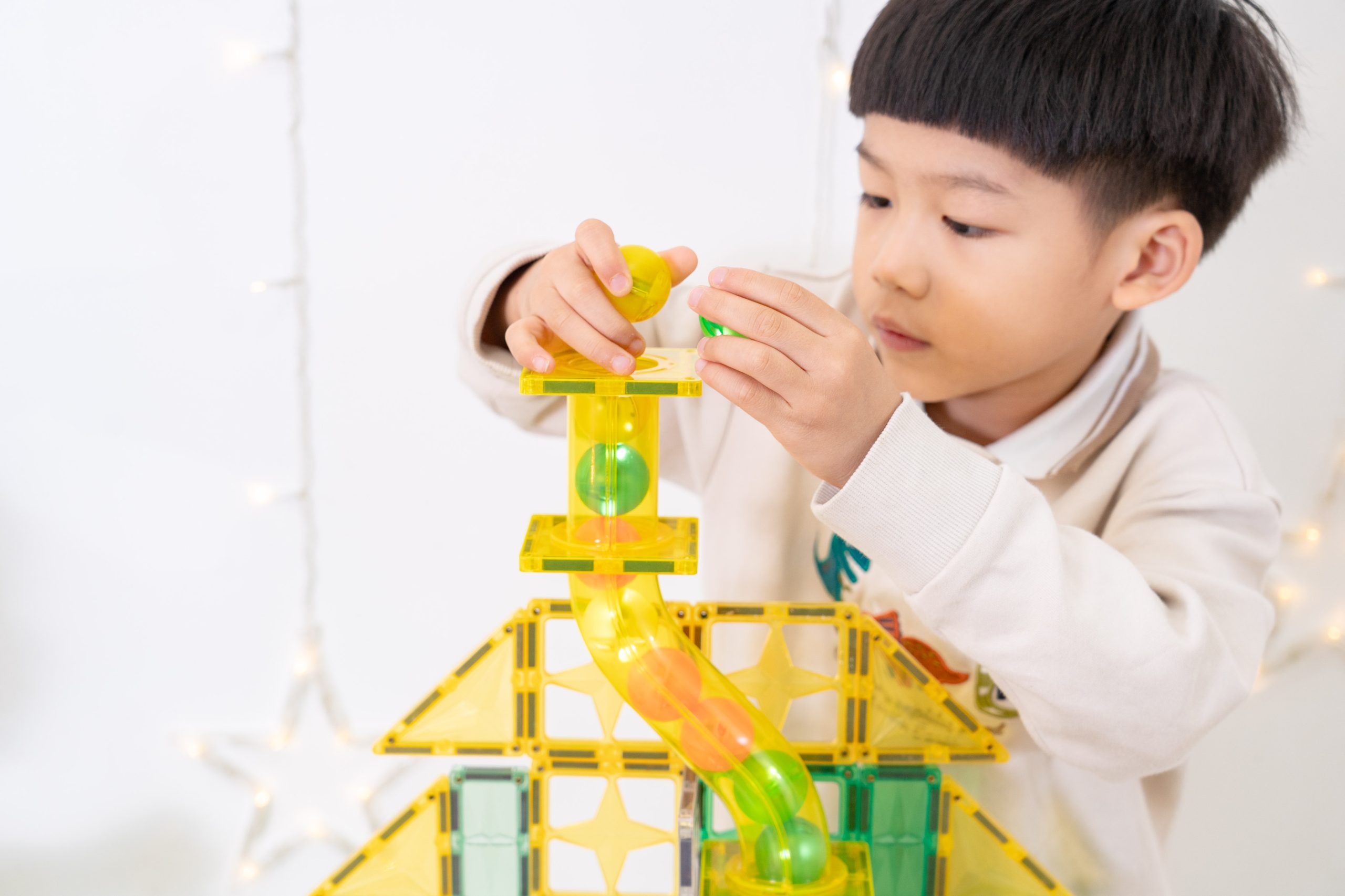 玩出未來創造力【MNTL多彩藝術磁力片、磁力積木、迷你磁力片】0-10歲玩法分享+實玩影片｜茜茜團購推薦