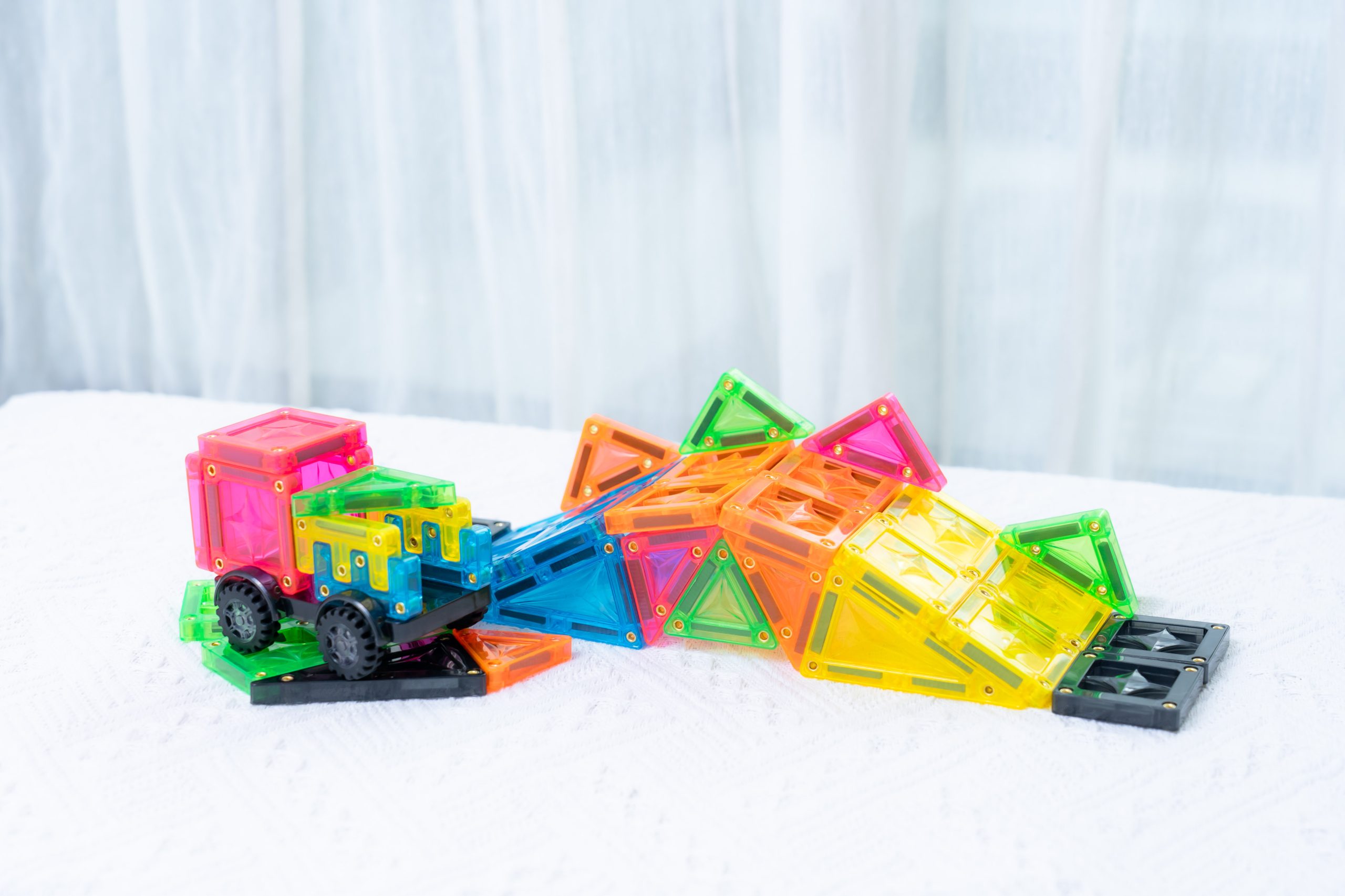 玩出未來創造力【MNTL多彩藝術磁力片、磁力積木、迷你磁力片】0-10歲玩法分享+實玩影片｜茜茜團購推薦