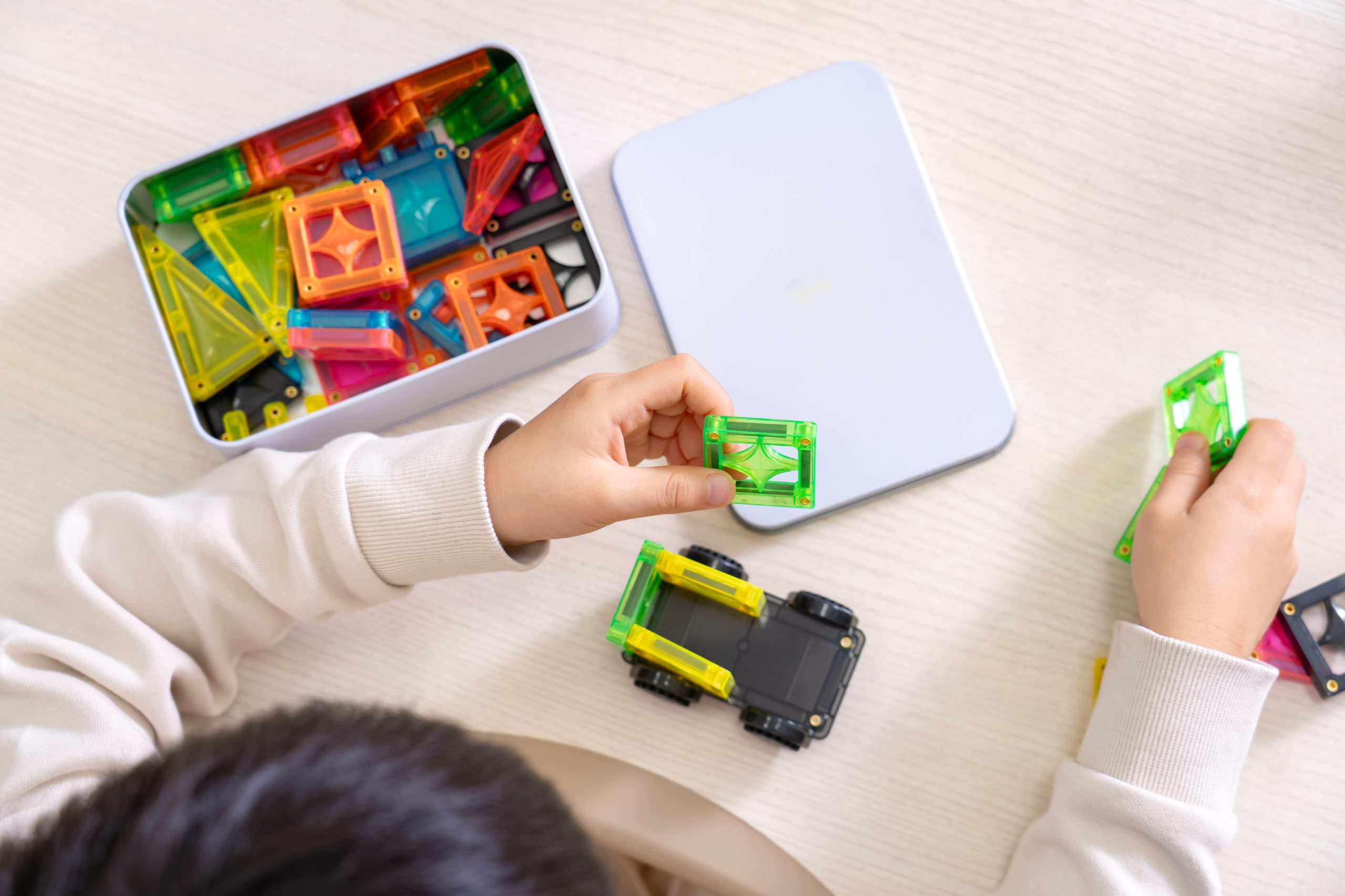 玩出未來創造力【MNTL多彩藝術磁力片、磁力積木、迷你磁力片】0-10歲玩法分享+實玩影片｜茜茜團購推薦