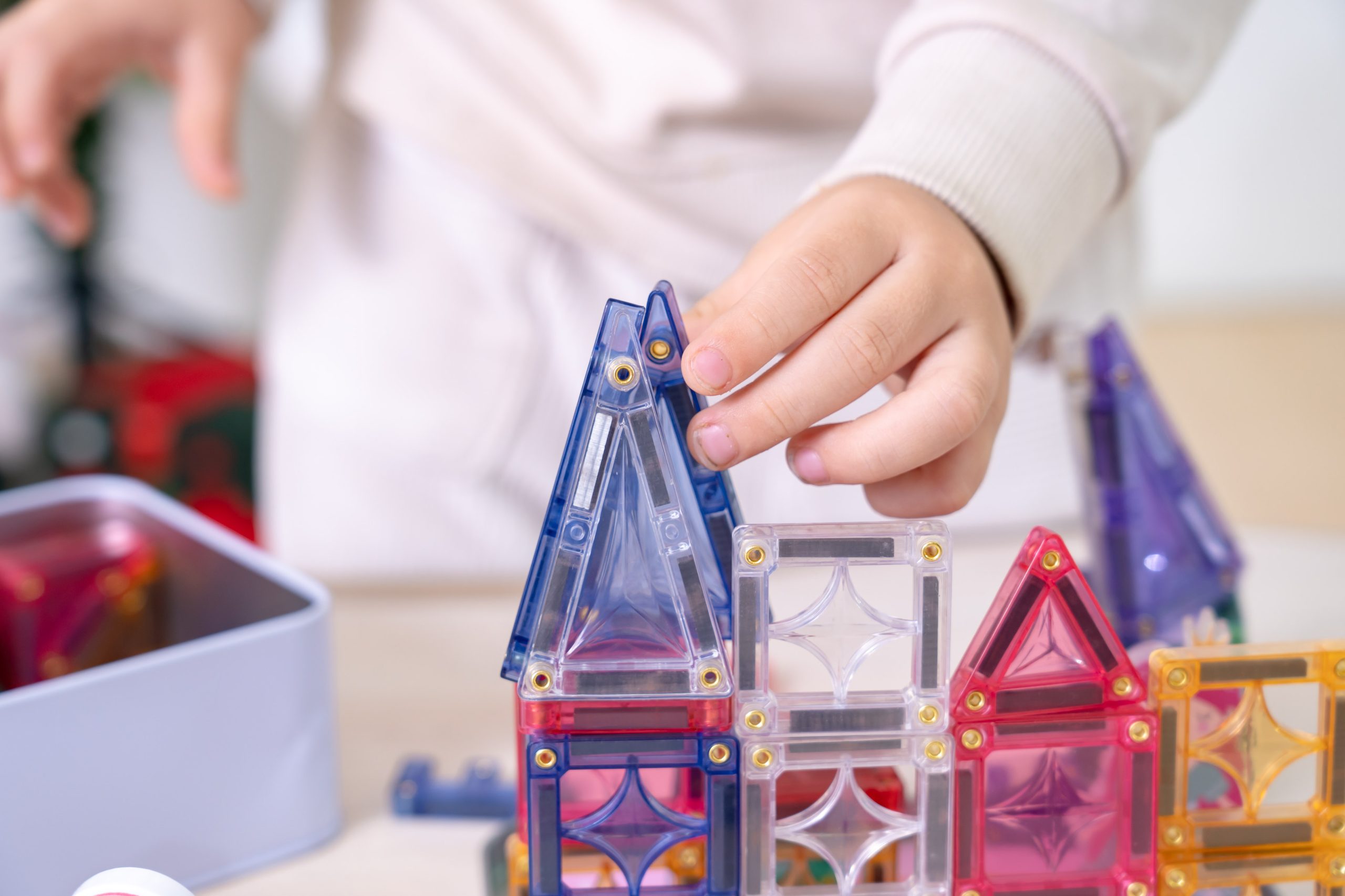 玩出未來創造力【MNTL多彩藝術磁力片、磁力積木、迷你磁力片】0-10歲玩法分享+實玩影片｜茜茜團購推薦