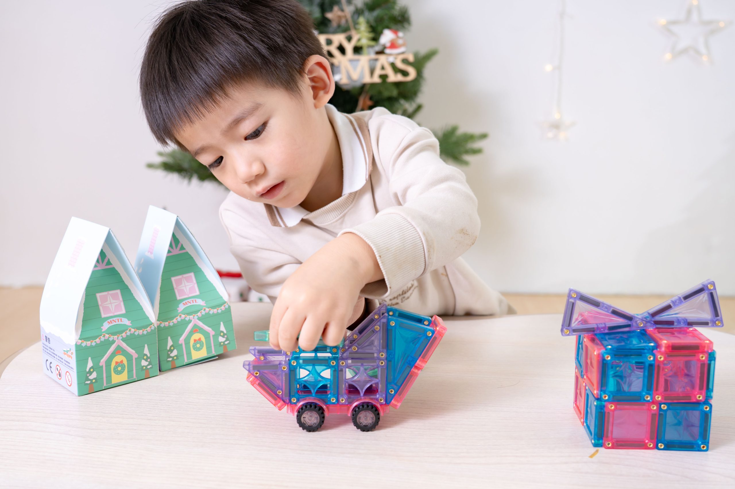 玩出未來創造力【MNTL多彩藝術磁力片、磁力積木、迷你磁力片】0-10歲玩法分享+實玩影片｜茜茜團購推薦