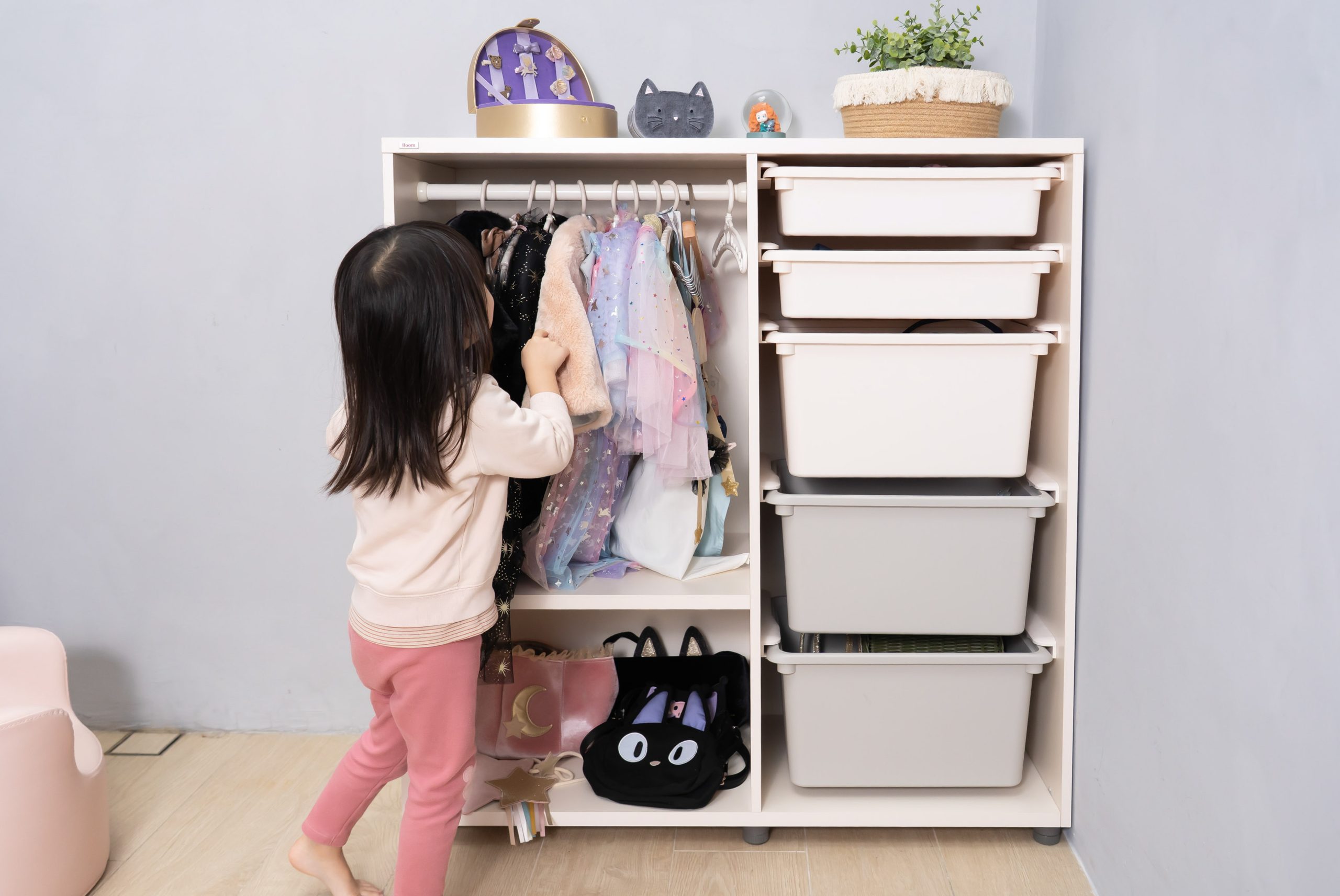 兒童房佈置採購全攻略【韓國iloom怡倫家居|書櫃+玩具櫃+故事屋|豌豆桌椅+小鴨電動書桌椅|雲朵床+雙層床|電動沙發+桌|安全無毒最安心】 兒童房佈置採購全攻略【韓國iloom怡倫家居|書櫃+玩具櫃+故事屋|豌豆桌椅+小鴨電動書桌椅|雲朵床+雙層床|電動沙發+桌|安全無毒最安心】