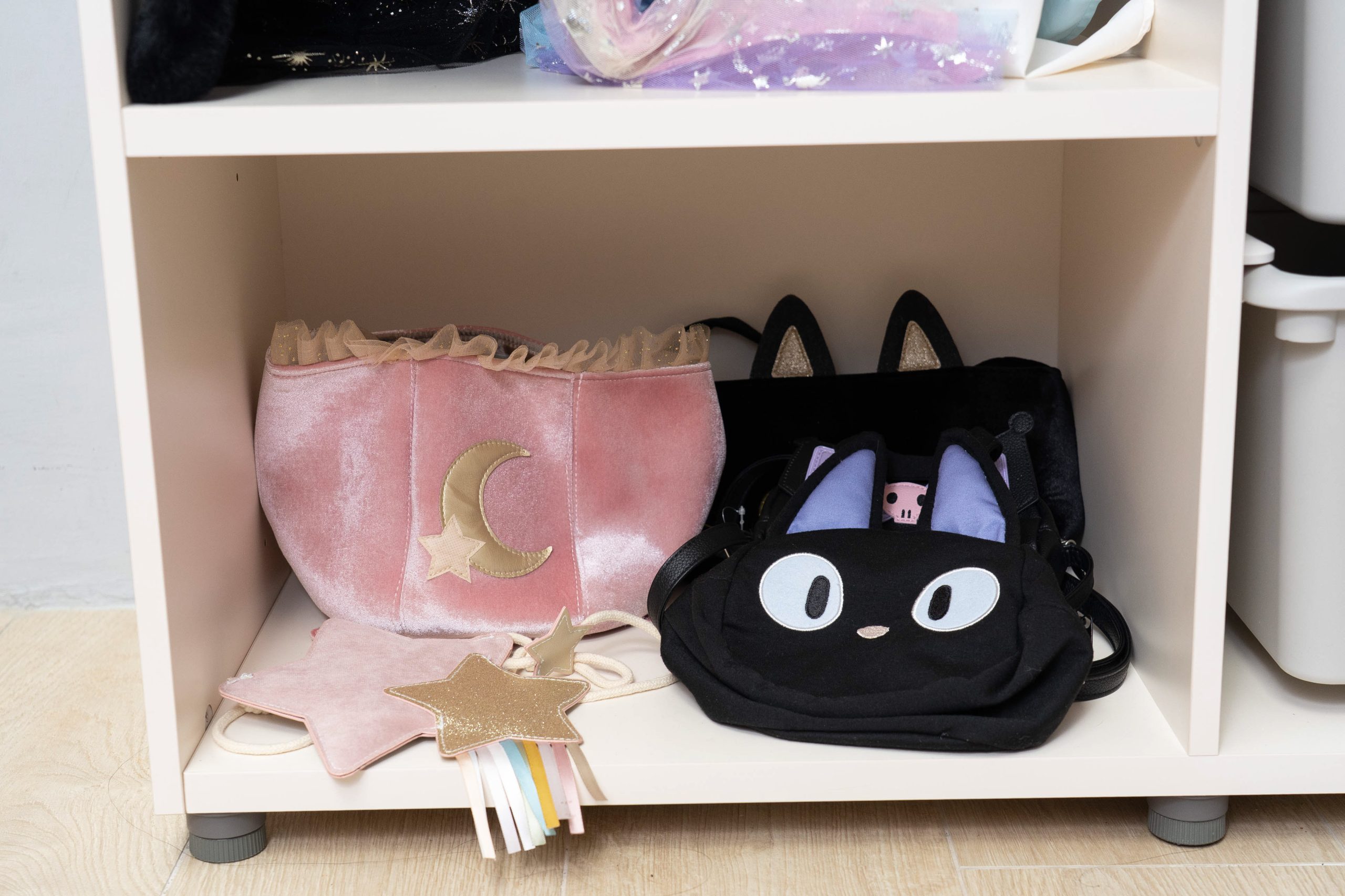 兒童房佈置採購全攻略【韓國iloom怡倫家居|書櫃+玩具櫃+故事屋|豌豆桌椅+小鴨電動書桌椅|雲朵床+雙層床|電動沙發+桌|安全無毒最安心】 兒童房佈置採購全攻略【韓國iloom怡倫家居|書櫃+玩具櫃+故事屋|豌豆桌椅+小鴨電動書桌椅|雲朵床+雙層床|電動沙發+桌|安全無毒最安心】