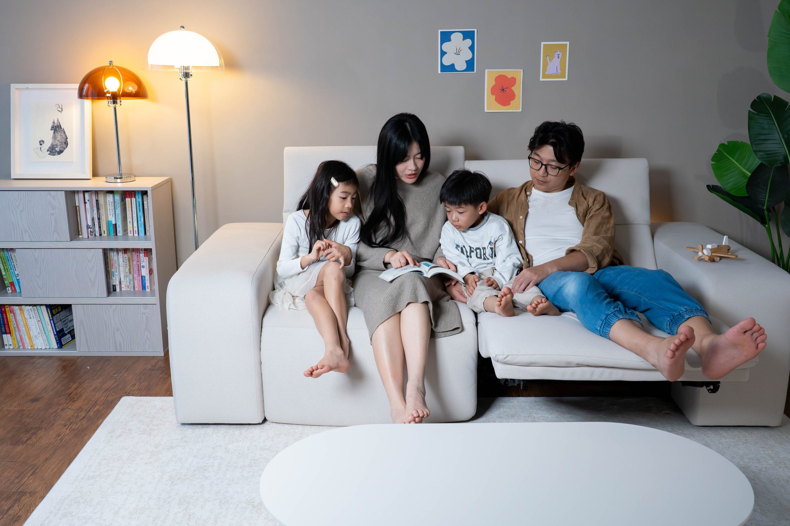 兒童房佈置採購全攻略【韓國iloom怡倫家居|書櫃+玩具櫃+故事屋|豌豆桌椅+小鴨電動書桌椅|雲朵床+雙層床|電動沙發+桌|安全無毒最安心】 兒童房佈置採購全攻略【韓國iloom怡倫家居|書櫃+玩具櫃+故事屋|豌豆桌椅+小鴨電動書桌椅|雲朵床+雙層床|電動沙發+桌|安全無毒最安心】