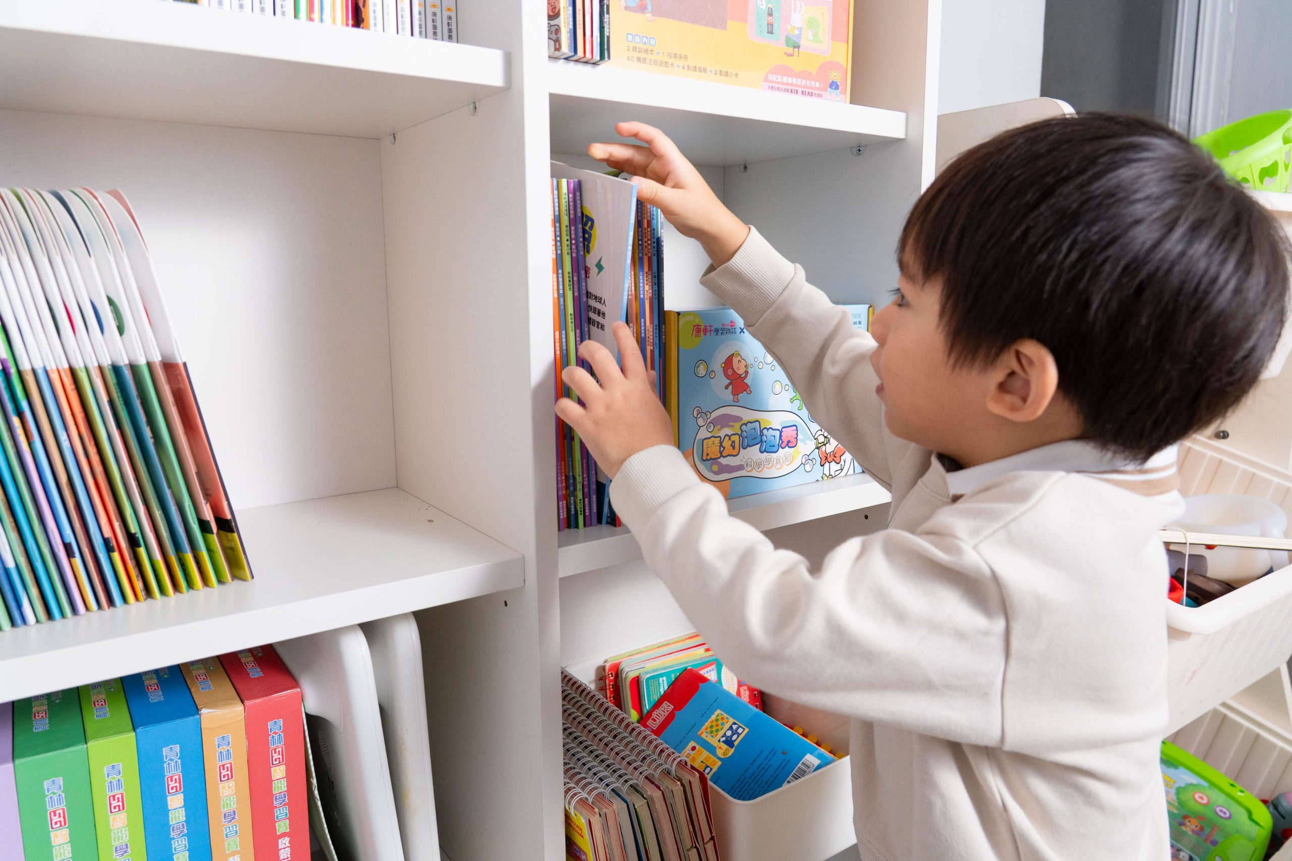 兒童房佈置採購全攻略【韓國iloom怡倫家居|書櫃+玩具櫃+故事屋|豌豆桌椅+小鴨電動書桌椅|雲朵床+雙層床|電動沙發+桌|安全無毒最安心】 兒童房佈置採購全攻略【韓國iloom怡倫家居|書櫃+玩具櫃+故事屋|豌豆桌椅+小鴨電動書桌椅|雲朵床+雙層床|電動沙發+桌|安全無毒最安心】