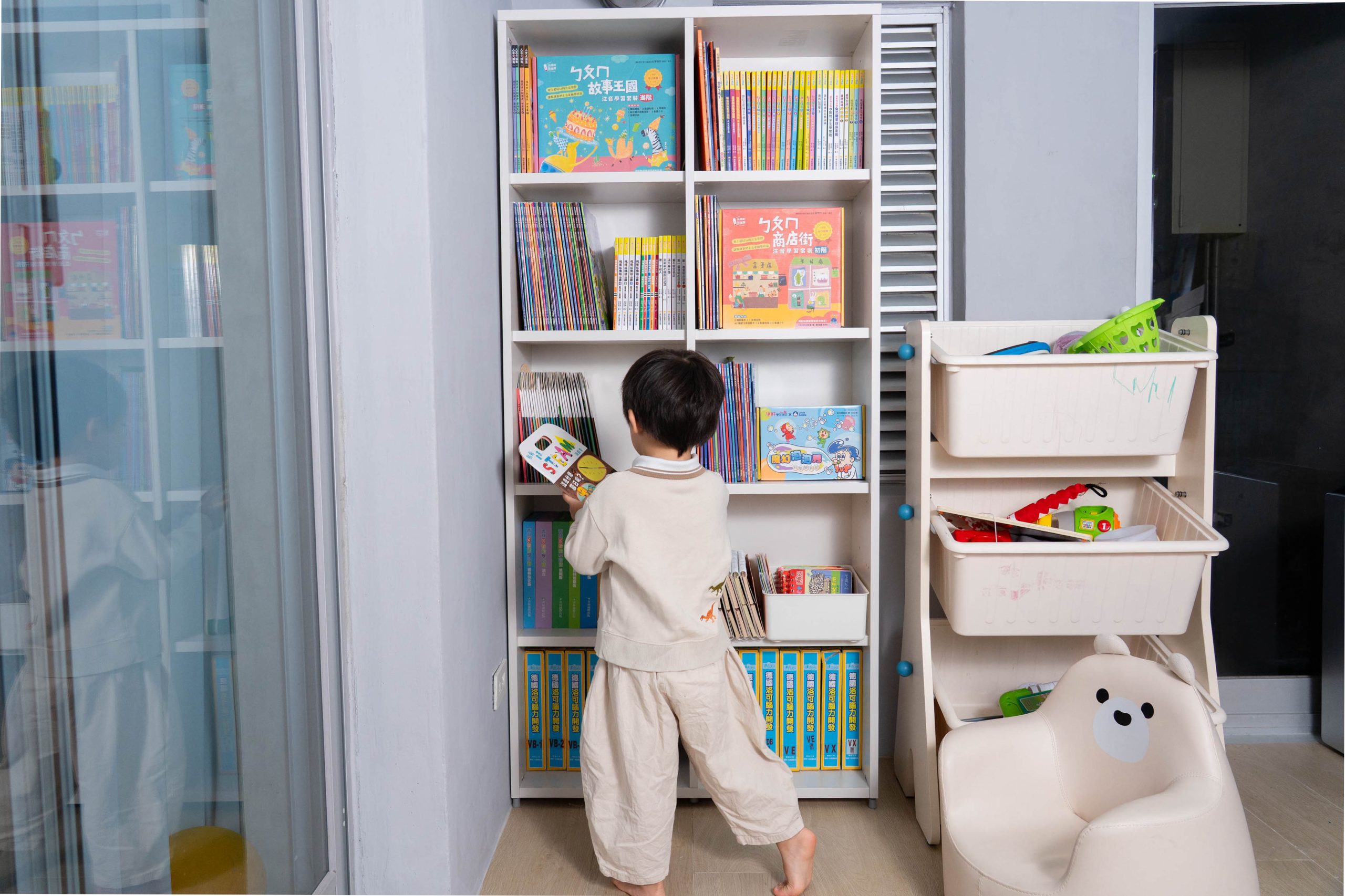 兒童房佈置採購全攻略【韓國iloom怡倫家居|書櫃+玩具櫃+故事屋|豌豆桌椅+小鴨電動書桌椅|雲朵床+雙層床|電動沙發+桌|安全無毒最安心】 兒童房佈置採購全攻略【韓國iloom怡倫家居|書櫃+玩具櫃+故事屋|豌豆桌椅+小鴨電動書桌椅|雲朵床+雙層床|電動沙發+桌|安全無毒最安心】