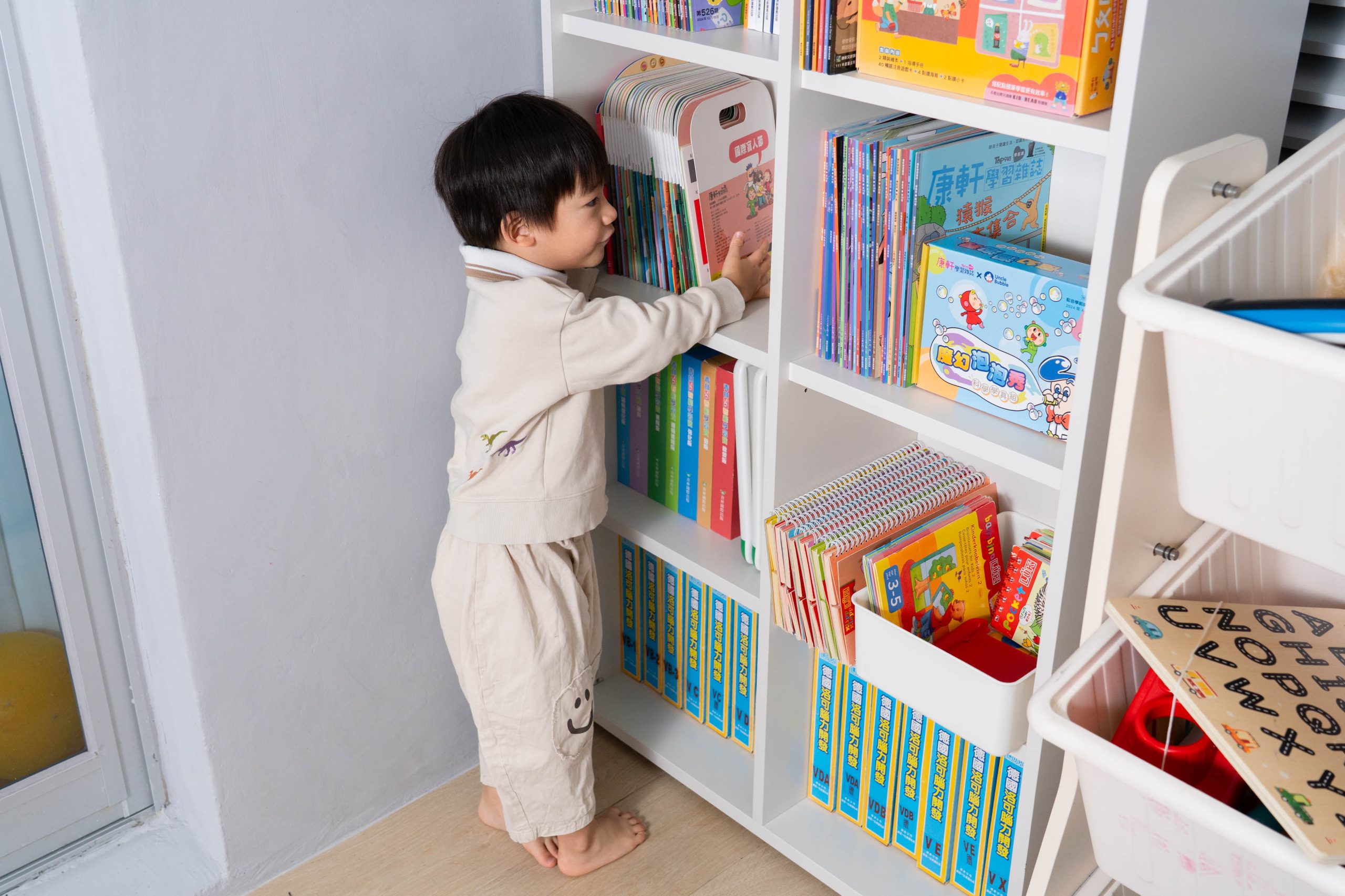 兒童房佈置採購全攻略【韓國iloom怡倫家居|書櫃+玩具櫃+故事屋|豌豆桌椅+小鴨電動書桌椅|雲朵床+雙層床|電動沙發+桌|安全無毒最安心】 兒童房佈置採購全攻略【韓國iloom怡倫家居|書櫃+玩具櫃+故事屋|豌豆桌椅+小鴨電動書桌椅|雲朵床+雙層床|電動沙發+桌|安全無毒最安心】