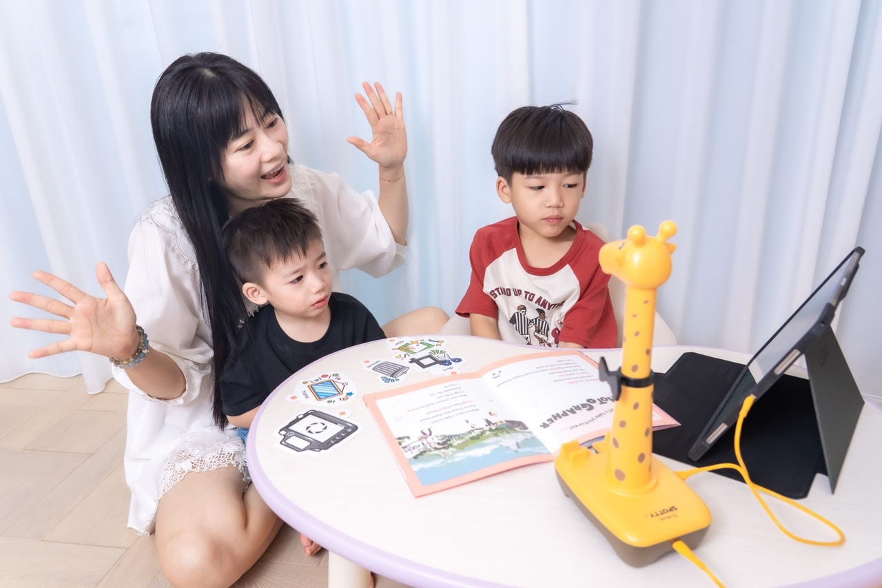 讓孩子愛上閱讀！【AR pedia虛實互動式英文繪本。中英發音】AR Words英語角色扮演+迪士尼互動繪本｜導讀電子書+茜茜延伸教材+學習單