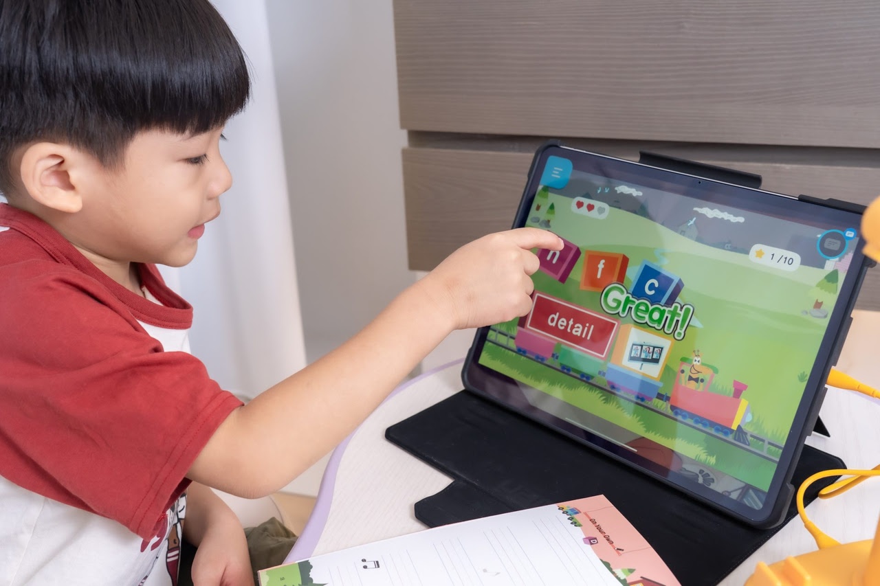 讓孩子愛上閱讀！【AR pedia虛實互動式英文繪本。中英發音】AR Words英語角色扮演+迪士尼互動繪本｜導讀電子書+茜茜延伸教材+學習單