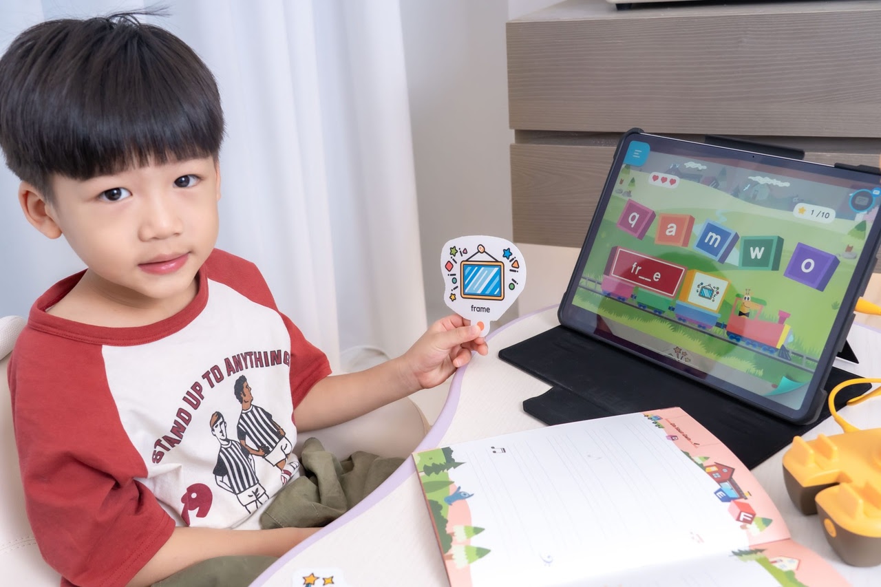 讓孩子愛上閱讀！【AR pedia虛實互動式英文繪本。中英發音】AR Words英語角色扮演+迪士尼互動繪本｜導讀電子書+茜茜延伸教材+學習單