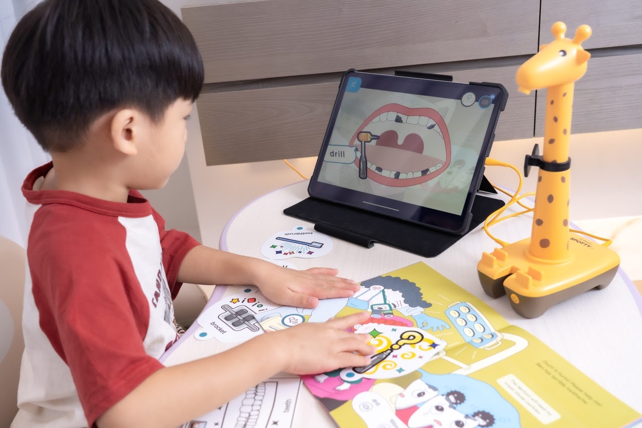 讓孩子愛上閱讀！【AR pedia虛實互動式英文繪本。中英發音】AR Words英語角色扮演+迪士尼互動繪本｜導讀電子書+茜茜延伸教材+學習單