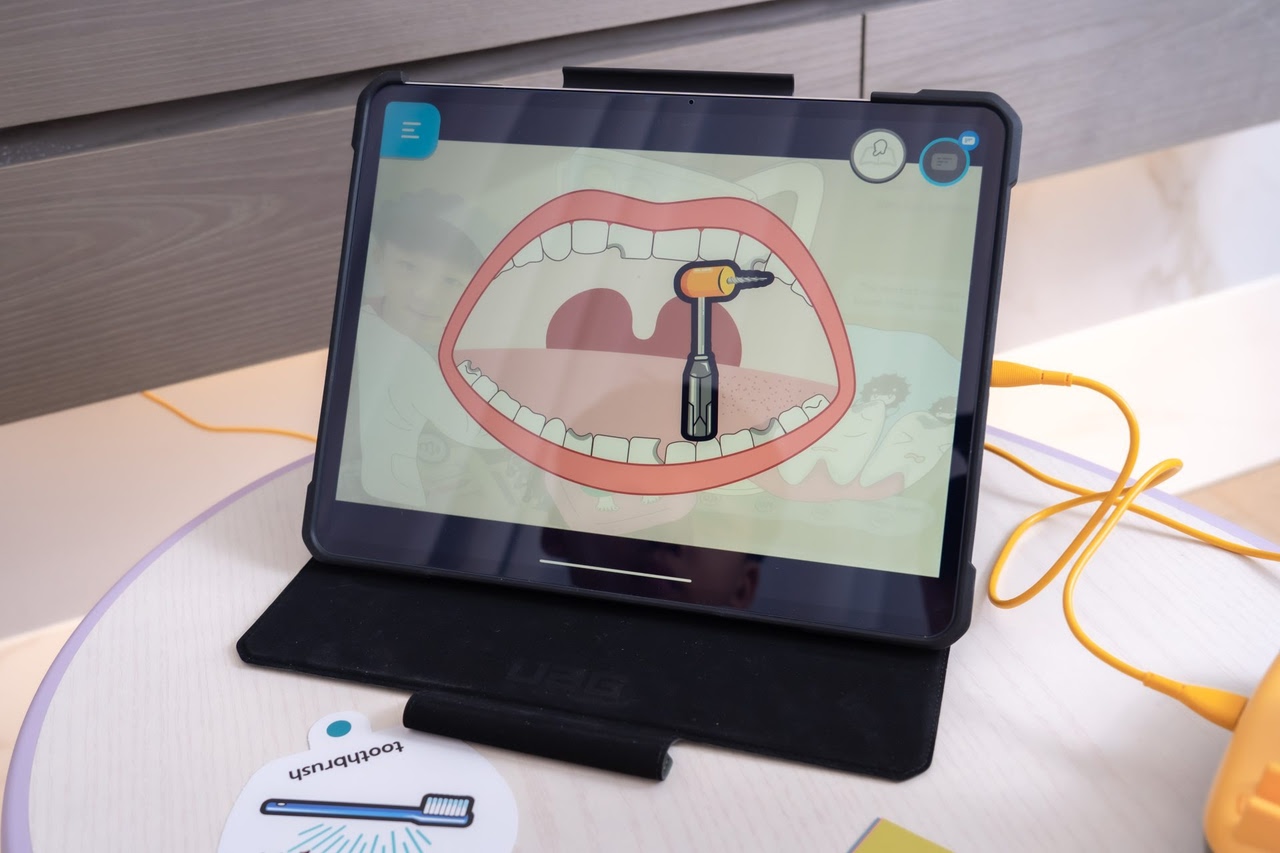 讓孩子愛上閱讀！【AR pedia虛實互動式英文繪本。中英發音】AR Words英語角色扮演+迪士尼互動繪本｜導讀電子書+茜茜延伸教材+學習單