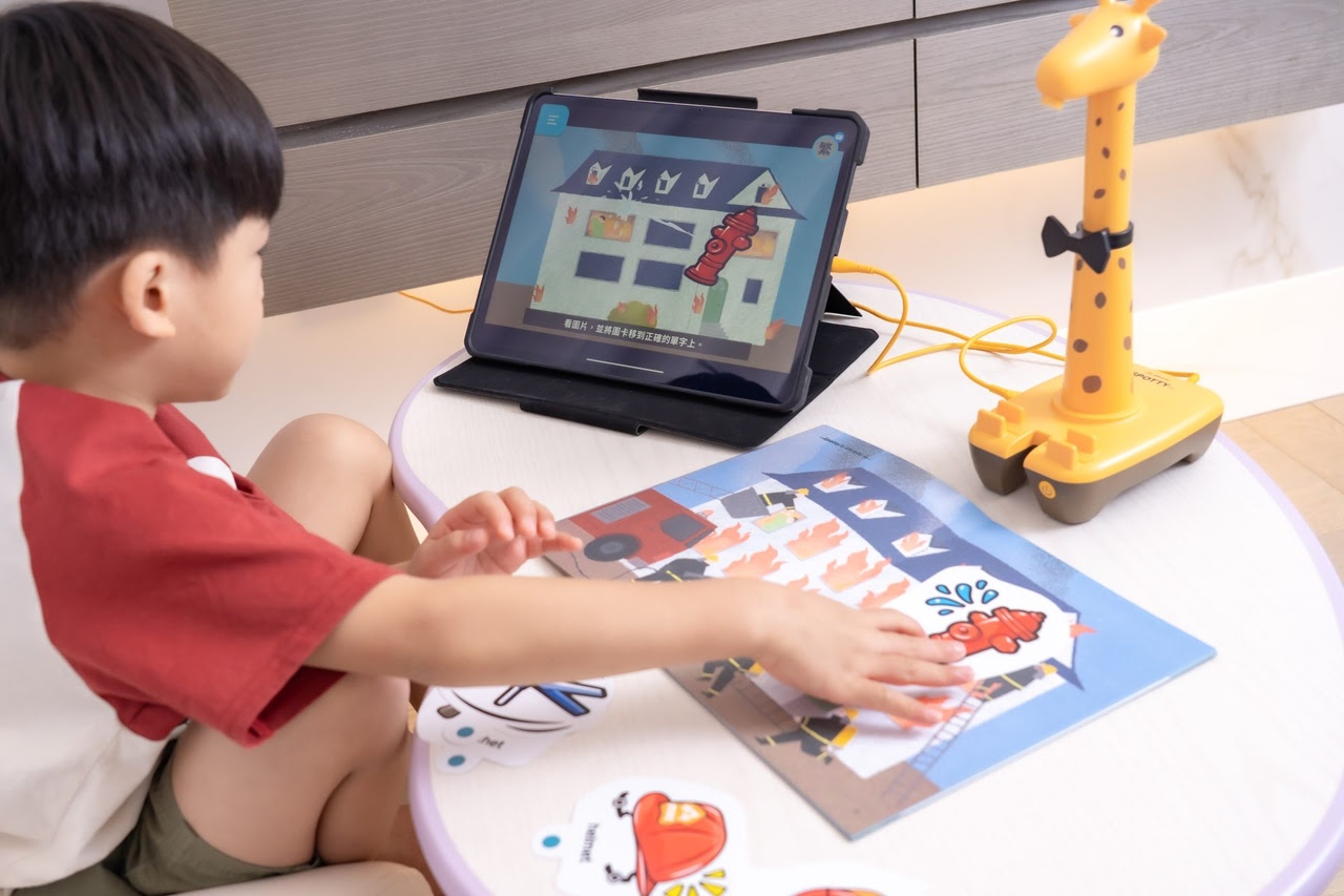 讓孩子愛上閱讀！【AR pedia虛實互動式英文繪本。中英發音】AR Words英語角色扮演+迪士尼互動繪本｜導讀電子書+茜茜延伸教材+學習單