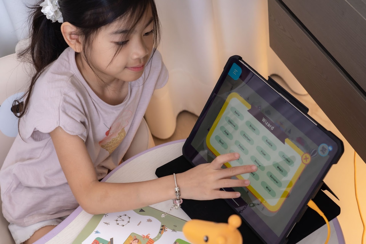 讓孩子愛上閱讀！【AR pedia虛實互動式英文繪本。中英發音】AR Words英語角色扮演+迪士尼互動繪本｜導讀電子書+茜茜延伸教材+學習單