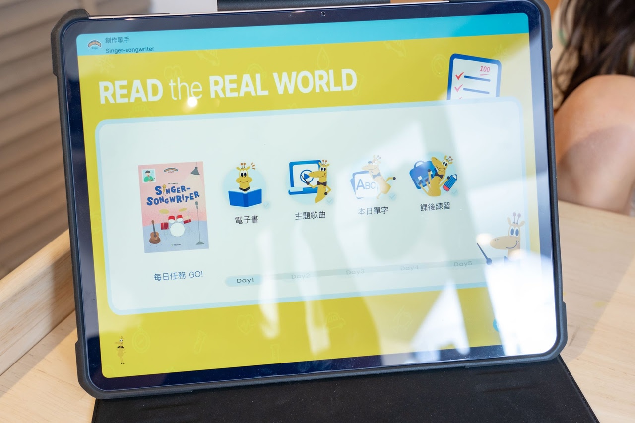 讓孩子愛上閱讀！【AR pedia虛實互動式英文繪本。中英發音】AR Words英語角色扮演+迪士尼互動繪本｜導讀電子書+茜茜延伸教材+學習單