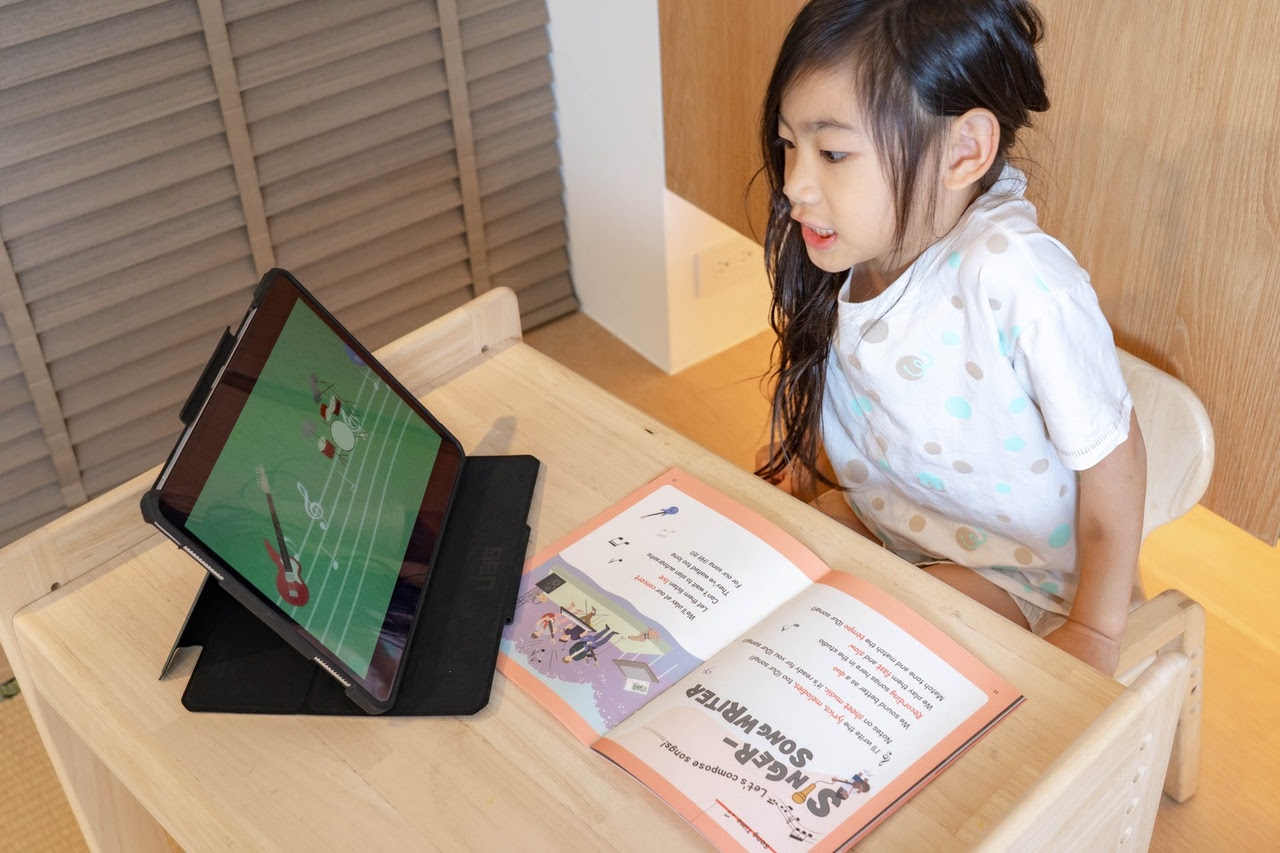 讓孩子愛上閱讀！【AR pedia虛實互動式英文繪本。中英發音】AR Words英語角色扮演+迪士尼互動繪本｜導讀電子書+茜茜延伸教材+學習單