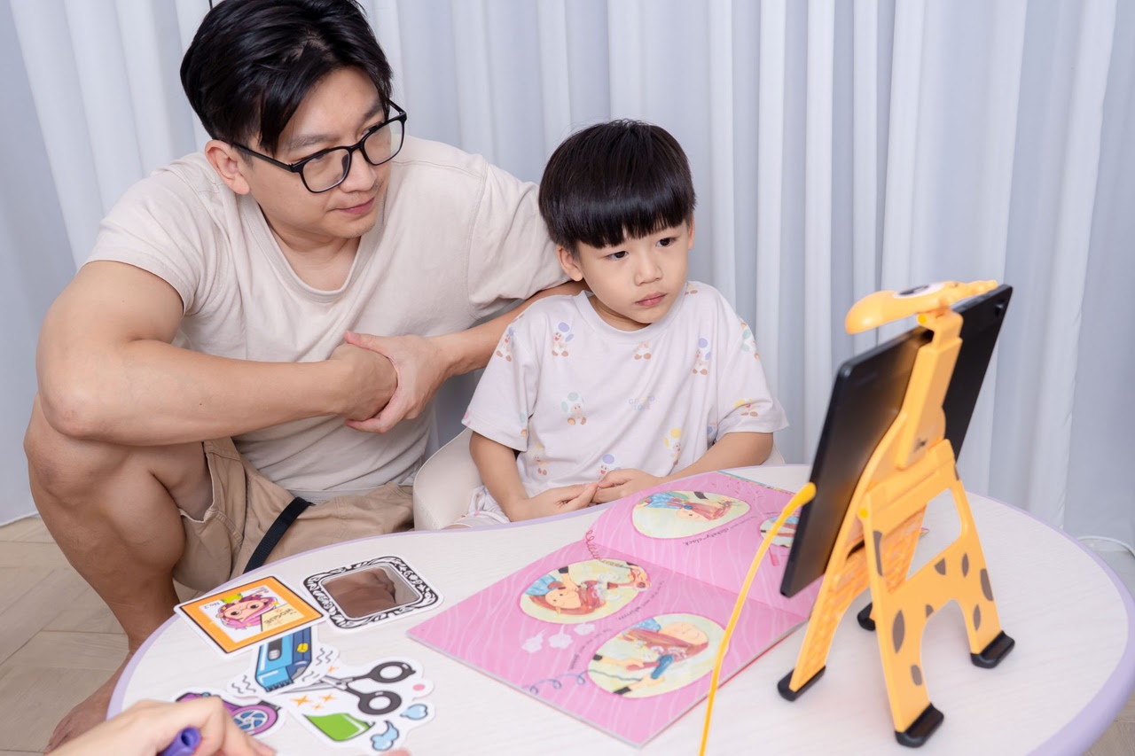 讓孩子愛上閱讀！【AR pedia虛實互動式英文繪本。中英發音】AR Words英語角色扮演+迪士尼互動繪本｜導讀電子書+茜茜延伸教材+學習單