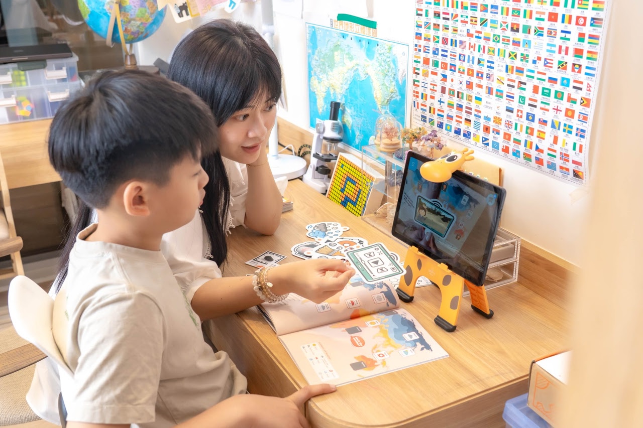 讓孩子愛上閱讀！【AR pedia虛實互動式英文繪本。中英發音】AR Words英語角色扮演+迪士尼互動繪本｜導讀電子書+茜茜延伸教材+學習單