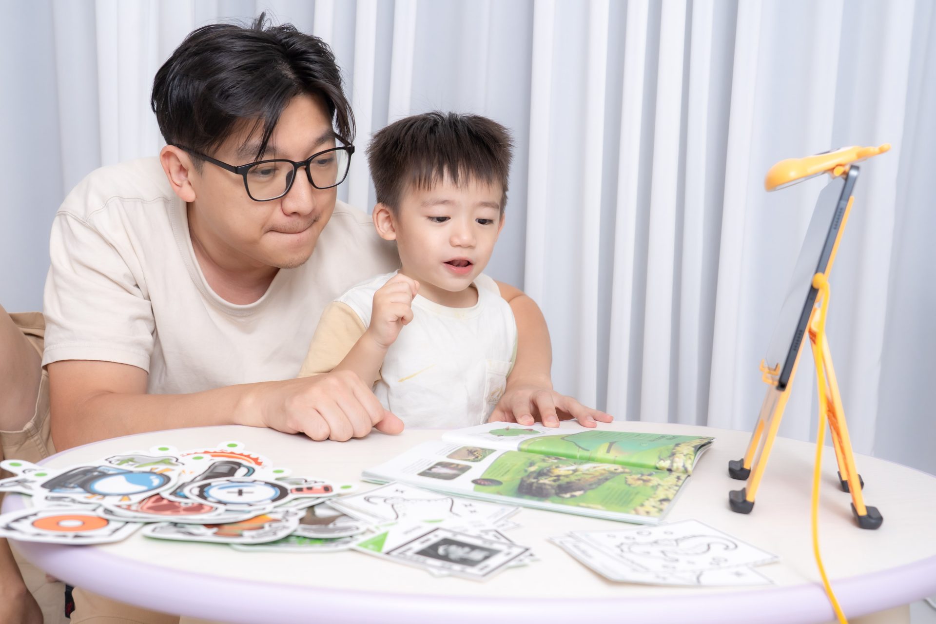 把閱讀變成孩子的主動選擇!【AR pedia虛實互動式英文繪本。中英發音】In to C社會+In to Q好奇+Science自然科普 把閱讀變成孩子的主動選擇!【AR pedia虛實互動式英文繪本。中英發音】In to C社會+In to Q好奇+Science自然科普
