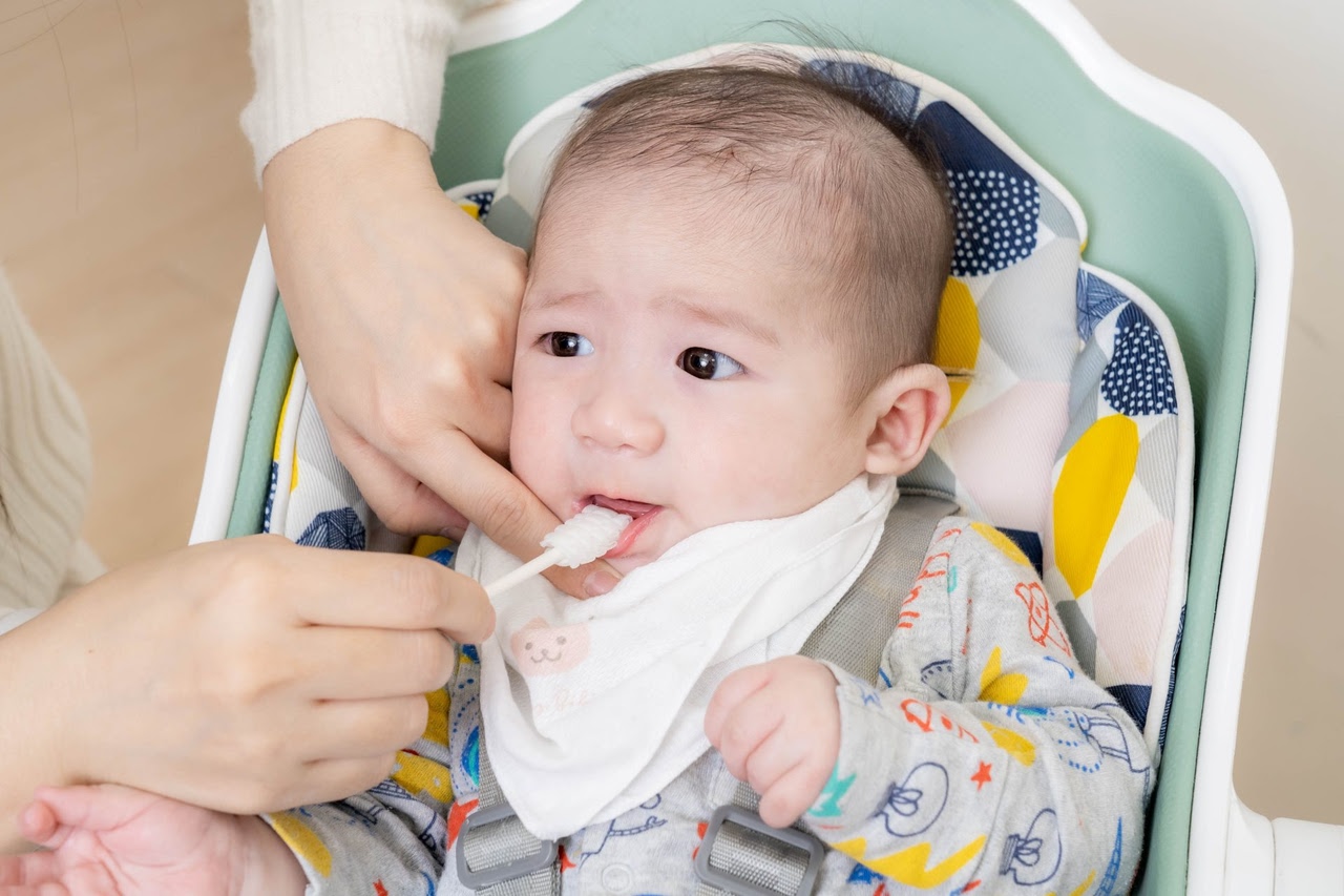 寶貝牙齒怎麼刷？【0~12Y五階段口腔保健全攻略】｜茜茜育兒好文