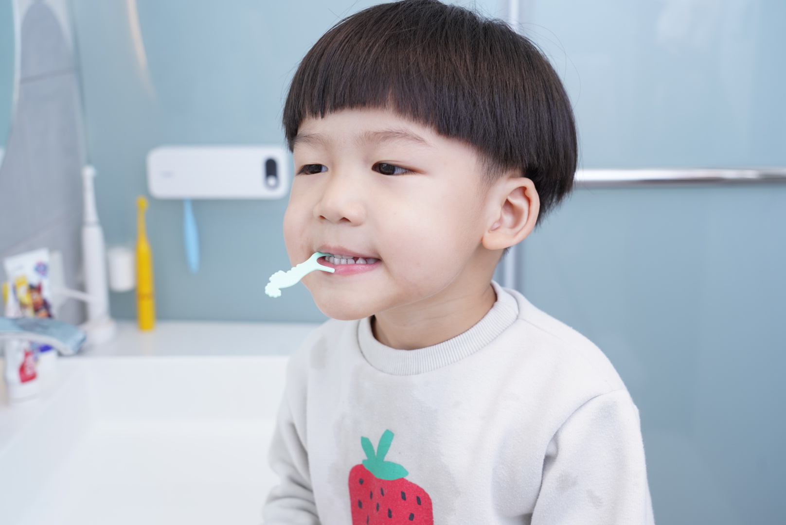 寶貝牙齒怎麼刷？【0~12Y五階段口腔保健全攻略】｜茜茜育兒好文