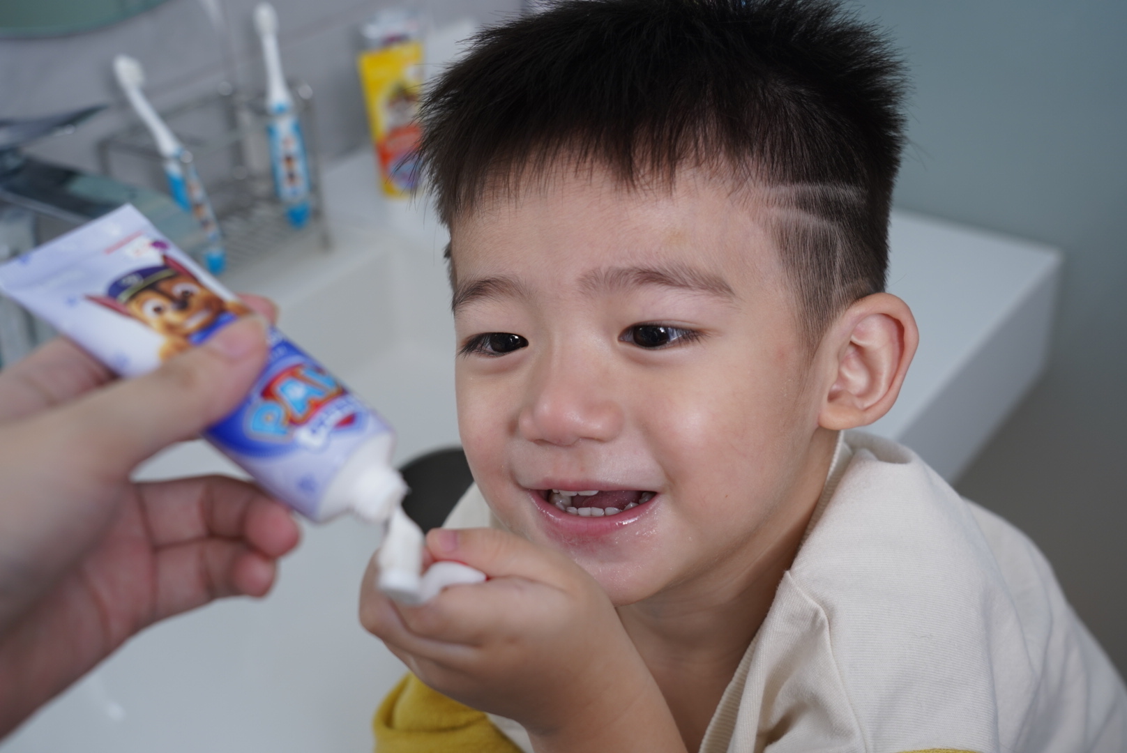 寶貝牙齒怎麼刷？【0~12Y五階段口腔保健全攻略】｜茜茜育兒好文