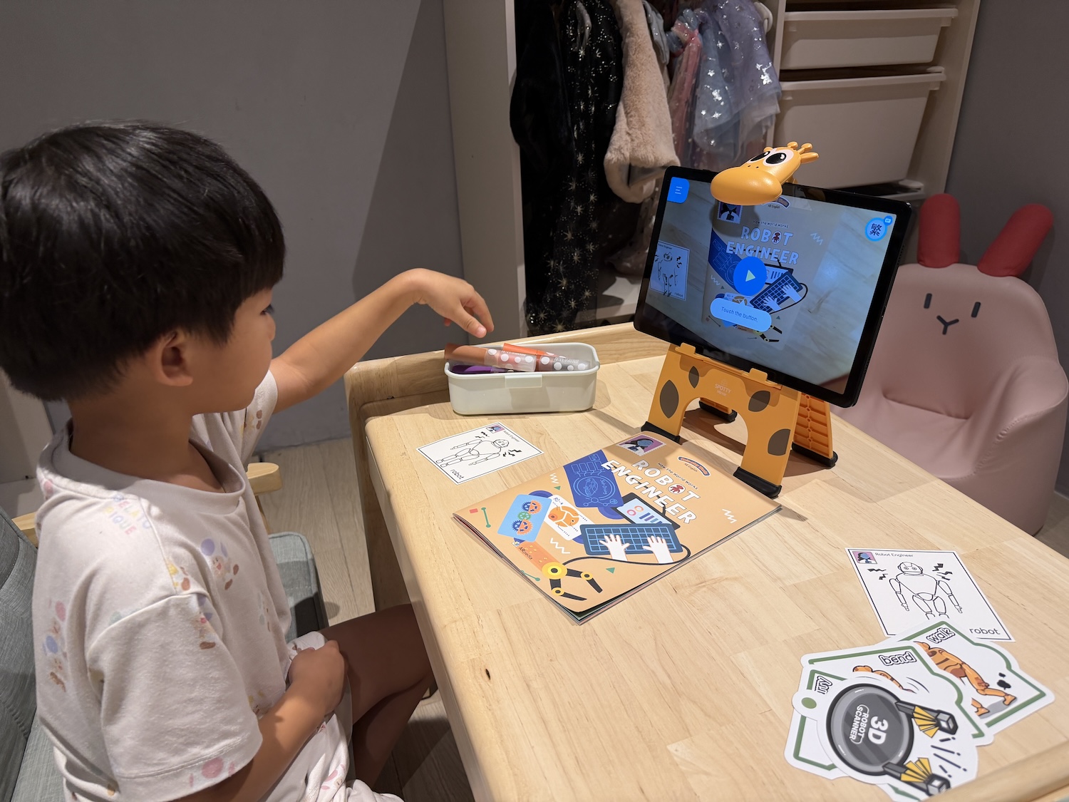 讓孩子愛上閱讀！【AR pedia虛實互動式英文繪本。中英發音】AR Words職業體驗+迪士尼互動繪本｜導讀電子書+茜茜延伸教材+學習單～茜茜團購