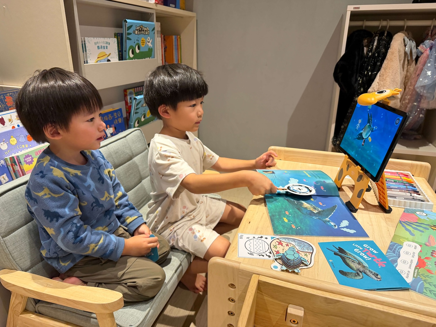 讓孩子愛上閱讀！【AR pedia虛實互動式英文繪本。中英發音】AR Words職業體驗+迪士尼互動繪本｜導讀電子書+茜茜延伸教材+學習單～茜茜團購