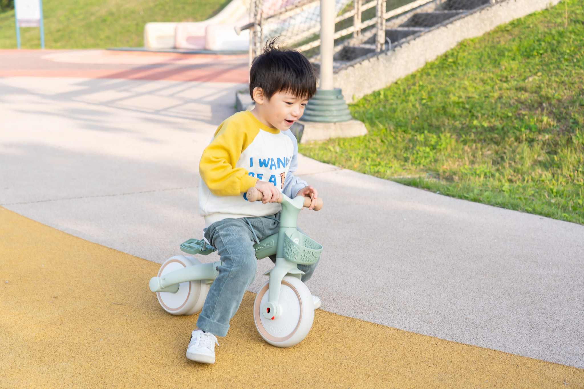 【從8個月玩到5-6歲｜法國Globber TRIKE五合一折疊三輪車(秒變兩輪滑步車。內有轉彎影片)｜寶寶2合1三輪滑步/腳踏車】茜茜團購