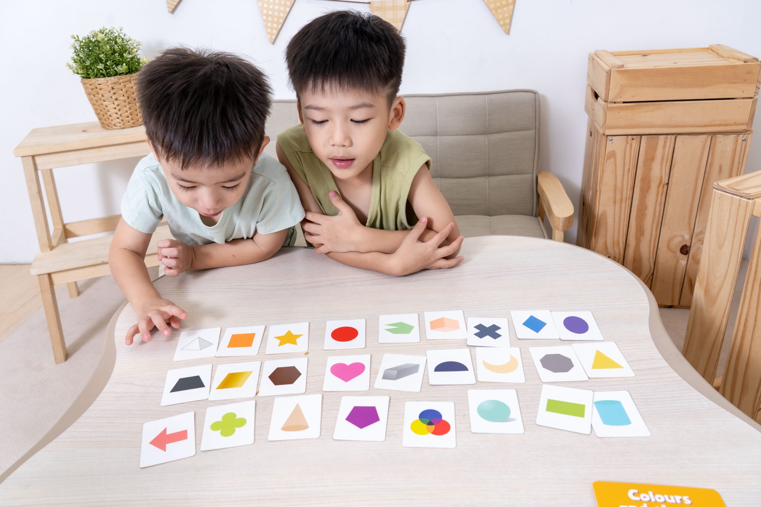 孩子玩得開心、學得更快！【Curios認知圖卡、配對拼圖、學習遊戲盒】茜茜獨家送音檔