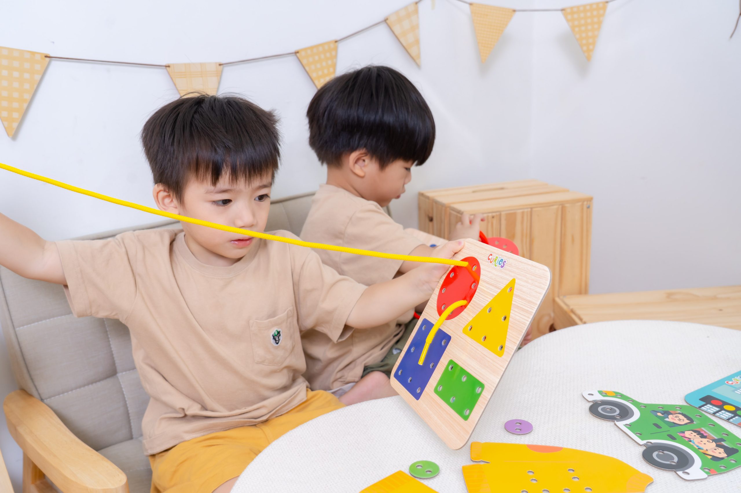 孩子玩得開心、學得更快！【Curios認知圖卡、配對拼圖、學習遊戲盒】茜茜獨家送音檔