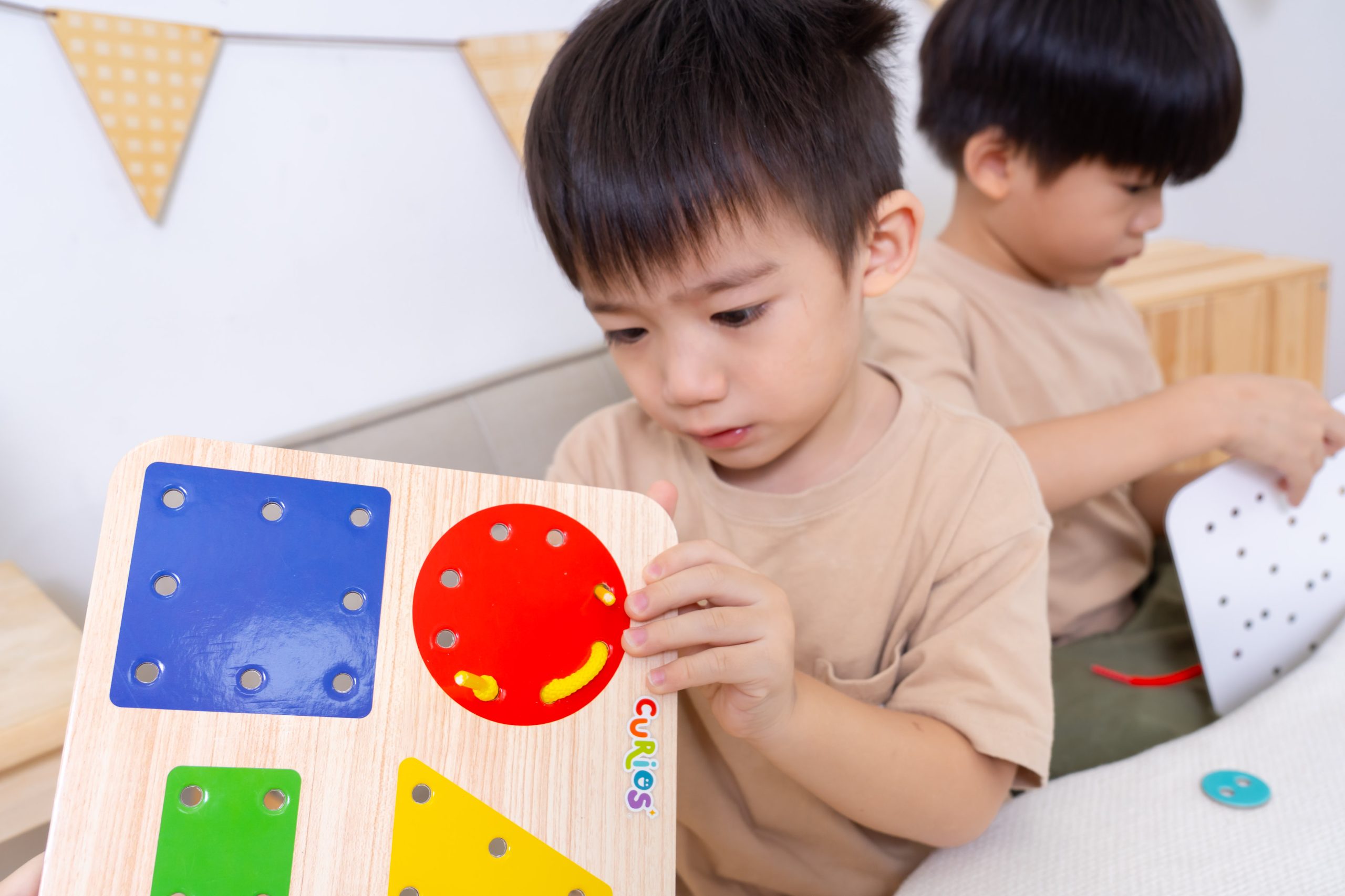 孩子玩得開心、學得更快！【Curios認知圖卡、配對拼圖、學習遊戲盒】茜茜獨家送音檔
