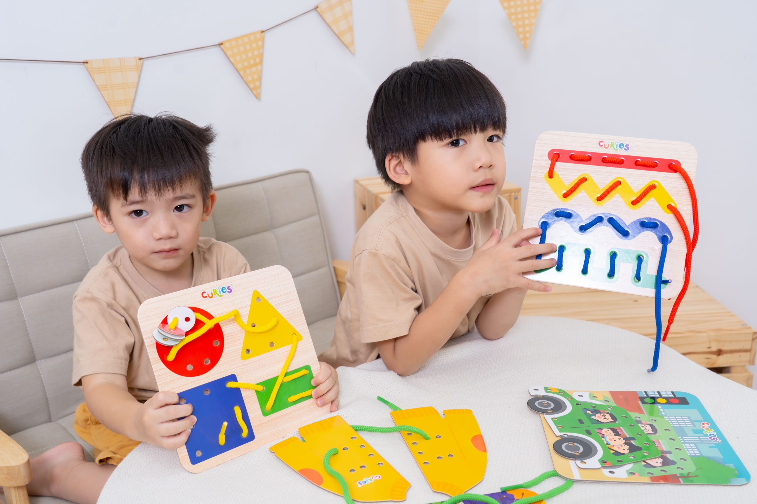 孩子玩得開心、學得更快！【Curios認知圖卡、配對拼圖、學習遊戲盒】茜茜獨家送音檔