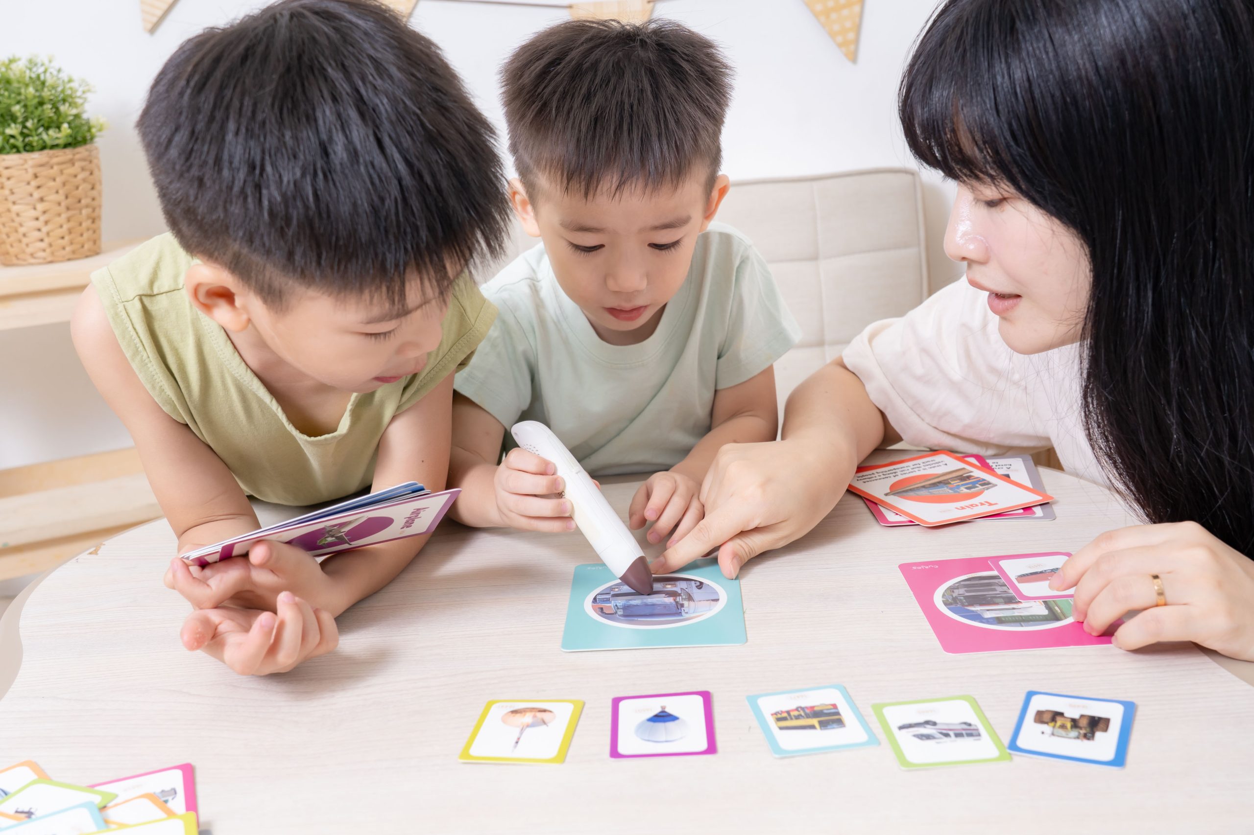孩子玩得開心、學得更快！【Curios認知圖卡、配對拼圖、學習遊戲盒】茜茜獨家送音檔