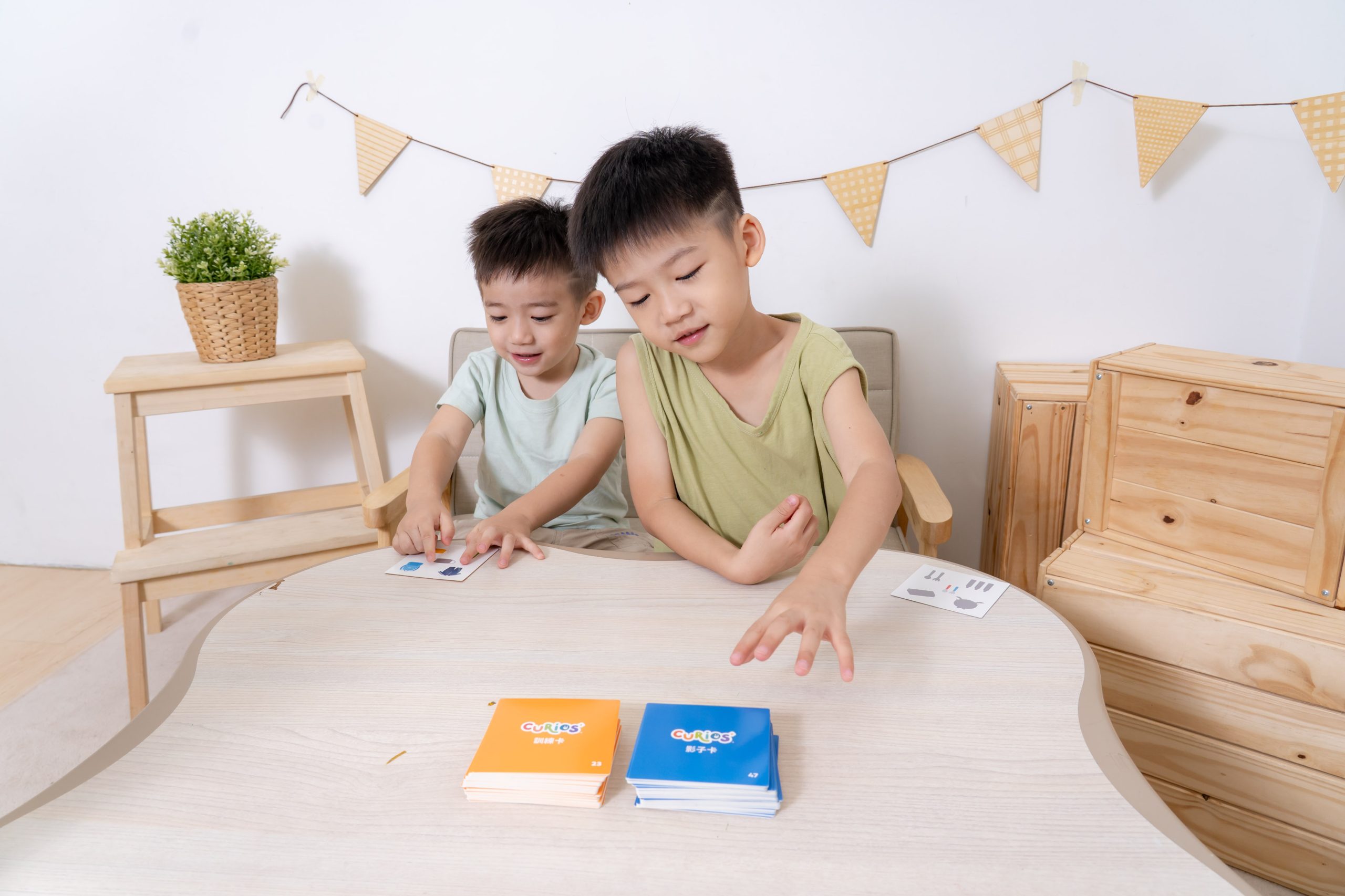 孩子玩得開心、學得更快！【Curios認知圖卡、配對拼圖、學習遊戲盒】茜茜獨家送音檔