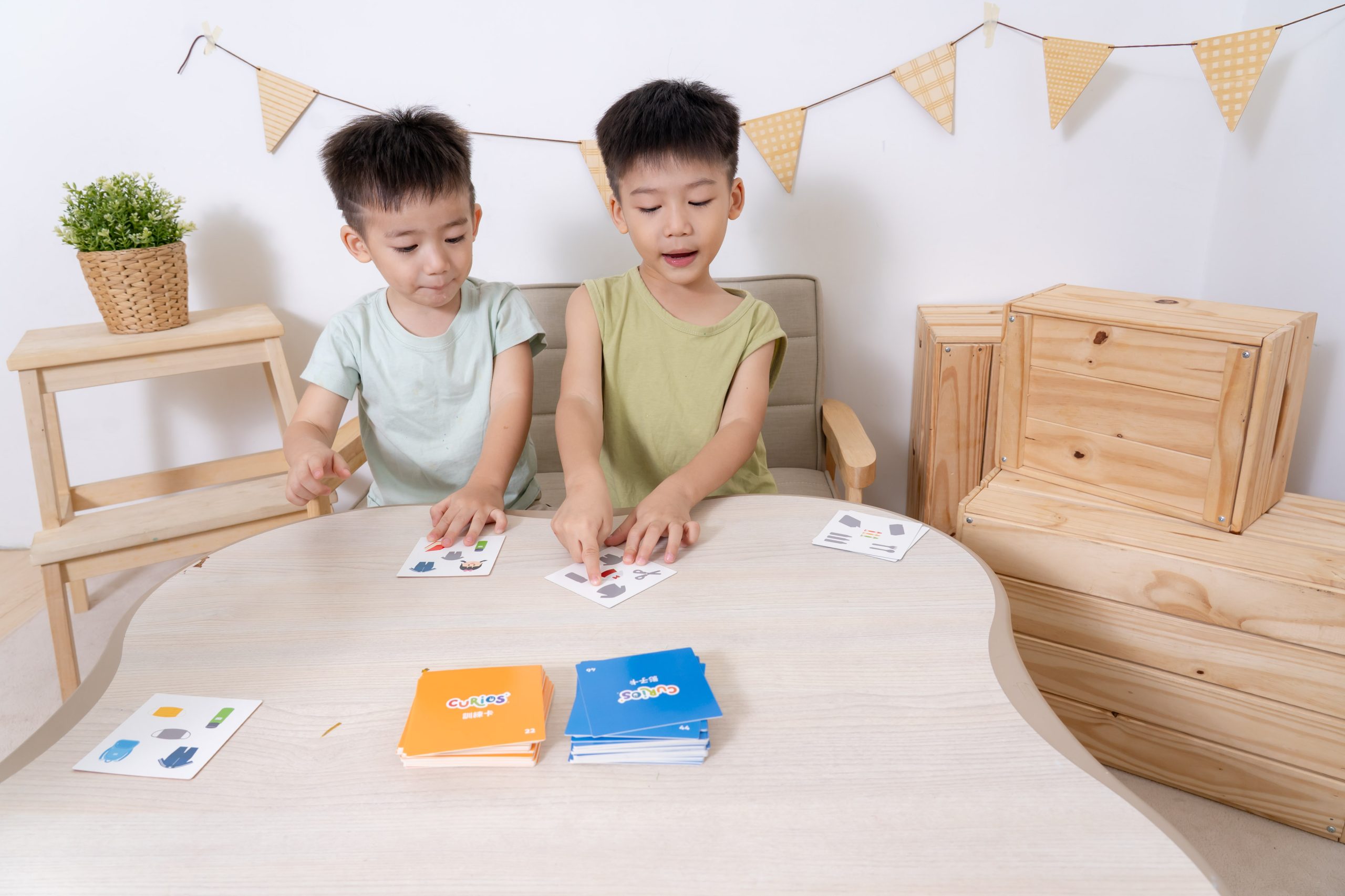 孩子玩得開心、學得更快！【Curios認知圖卡、配對拼圖、學習遊戲盒】茜茜獨家送音檔