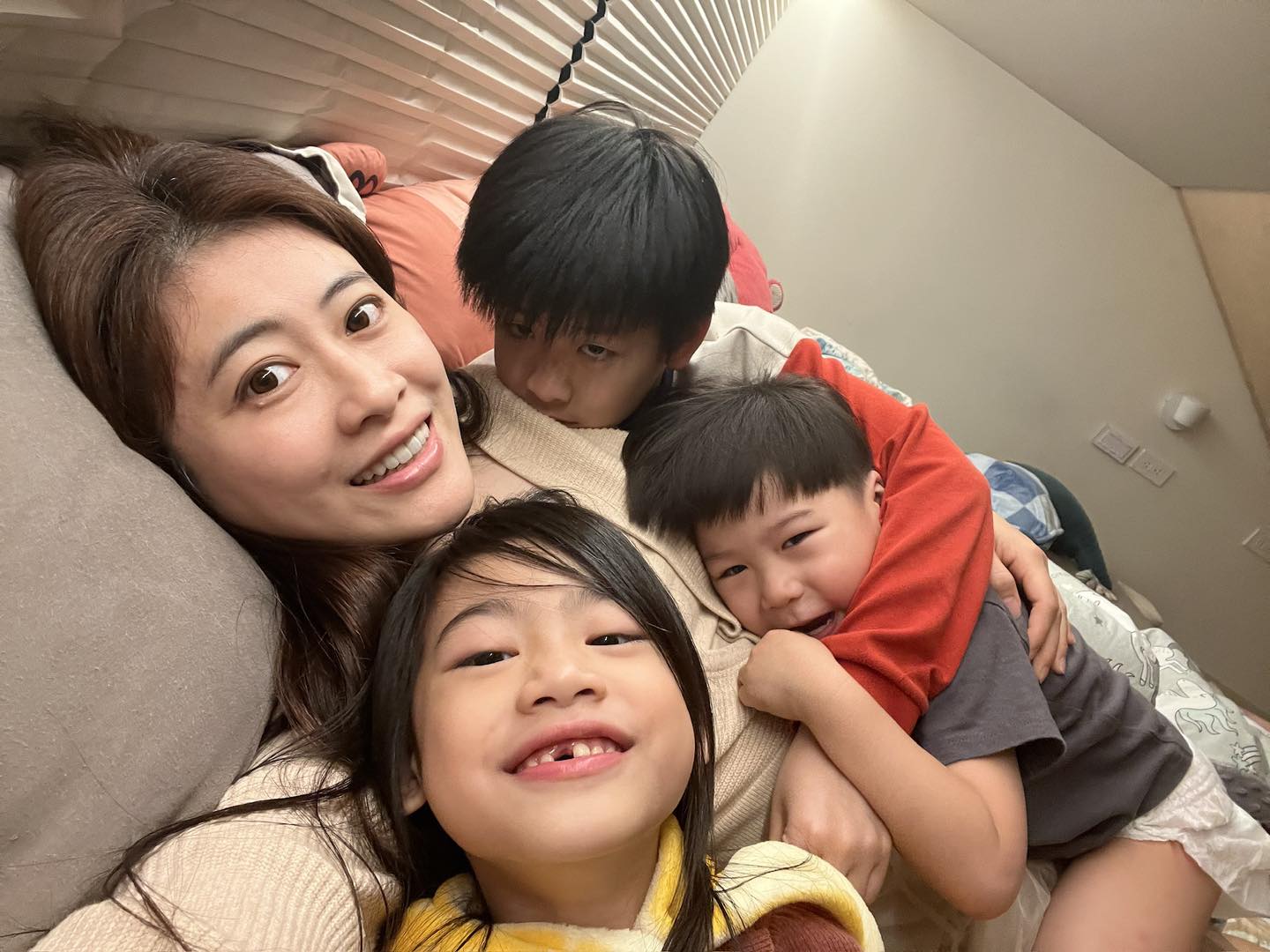 擺脫媽味+找回青春!【茜茜抗老三部曲:保濕抗糖、支撐力、立體度】日本COCOCHI+20BD+日本NIPPI+美國美膚儀 擺脫媽味+找回青春!【茜茜抗老三部曲:保濕抗糖、支撐力、立體度】日本COCOCHI+20BD+日本NIPPI+美國美膚儀