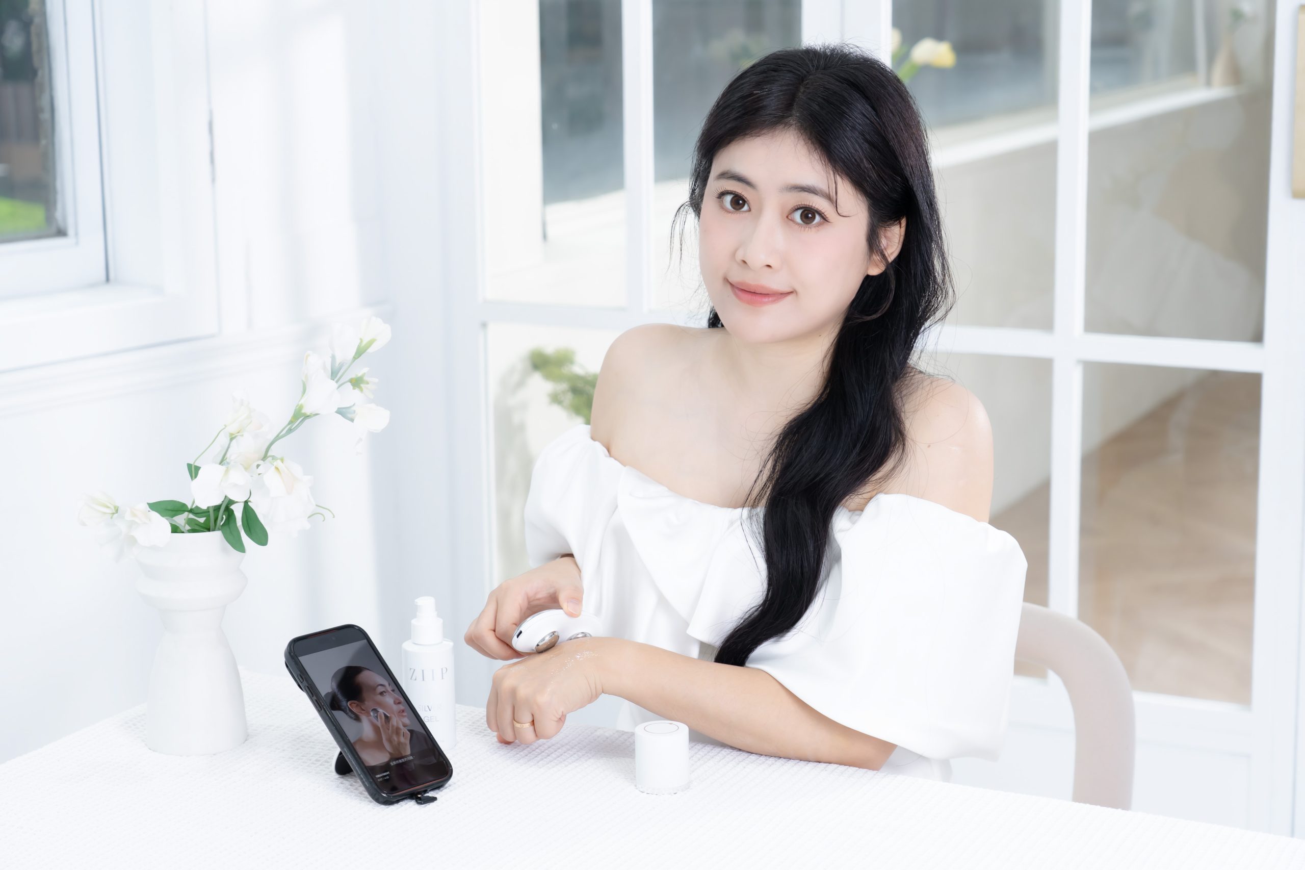 無痛也能拉升線條?【美國ZIIP HALO專利奈米微電流美膚儀】真的能讓臉Q彈、輪廓變立體嗎? 無痛也能拉升線條?【美國ZIIP HALO專利奈米微電流美膚儀】真的能讓臉Q彈、輪廓變立體嗎?