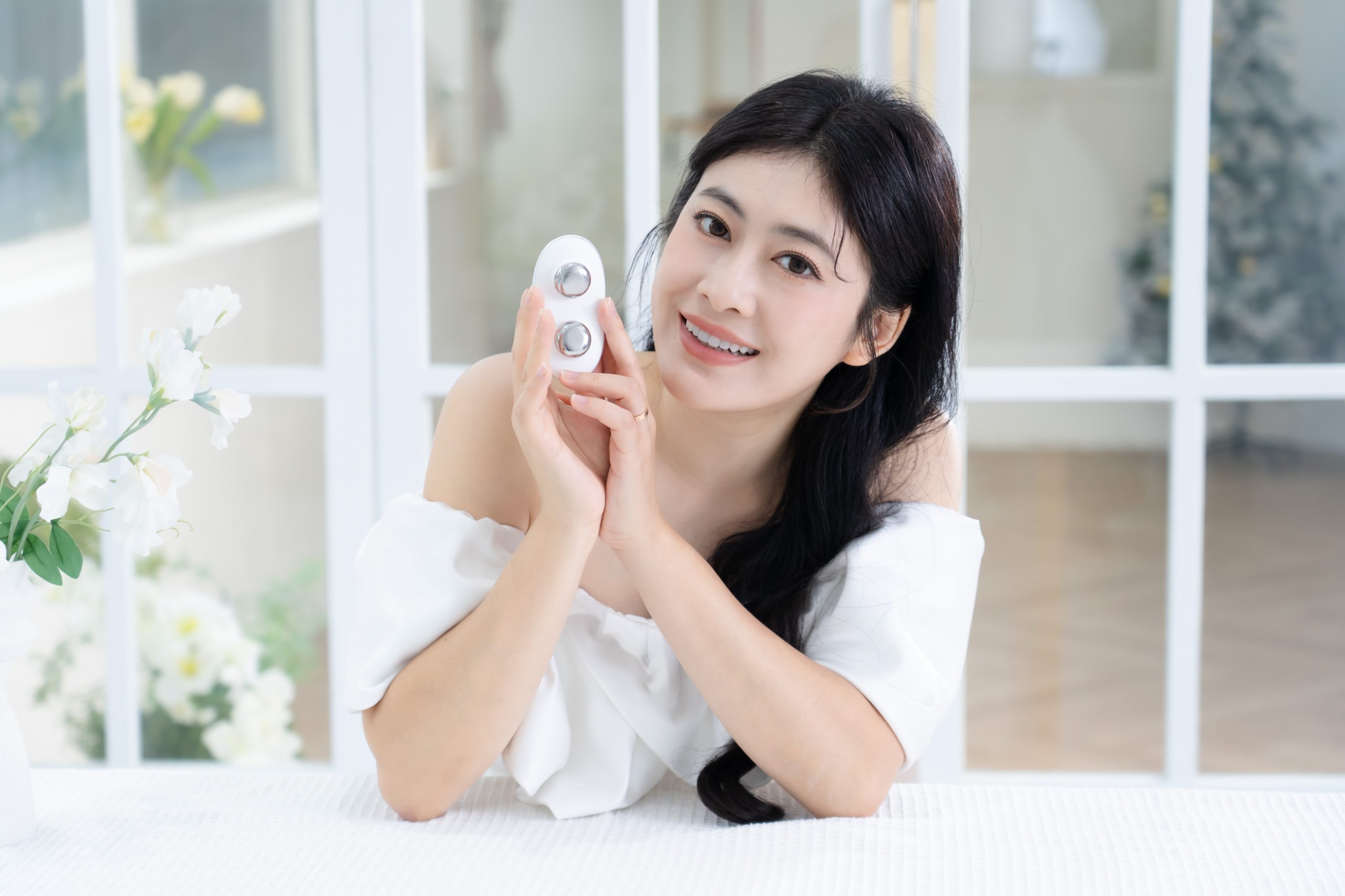 無痛也能拉升線條?【美國ZIIP HALO專利奈米微電流美膚儀】真的能讓臉Q彈、輪廓變立體嗎? 無痛也能拉升線條?【美國ZIIP HALO專利奈米微電流美膚儀】真的能讓臉Q彈、輪廓變立體嗎?