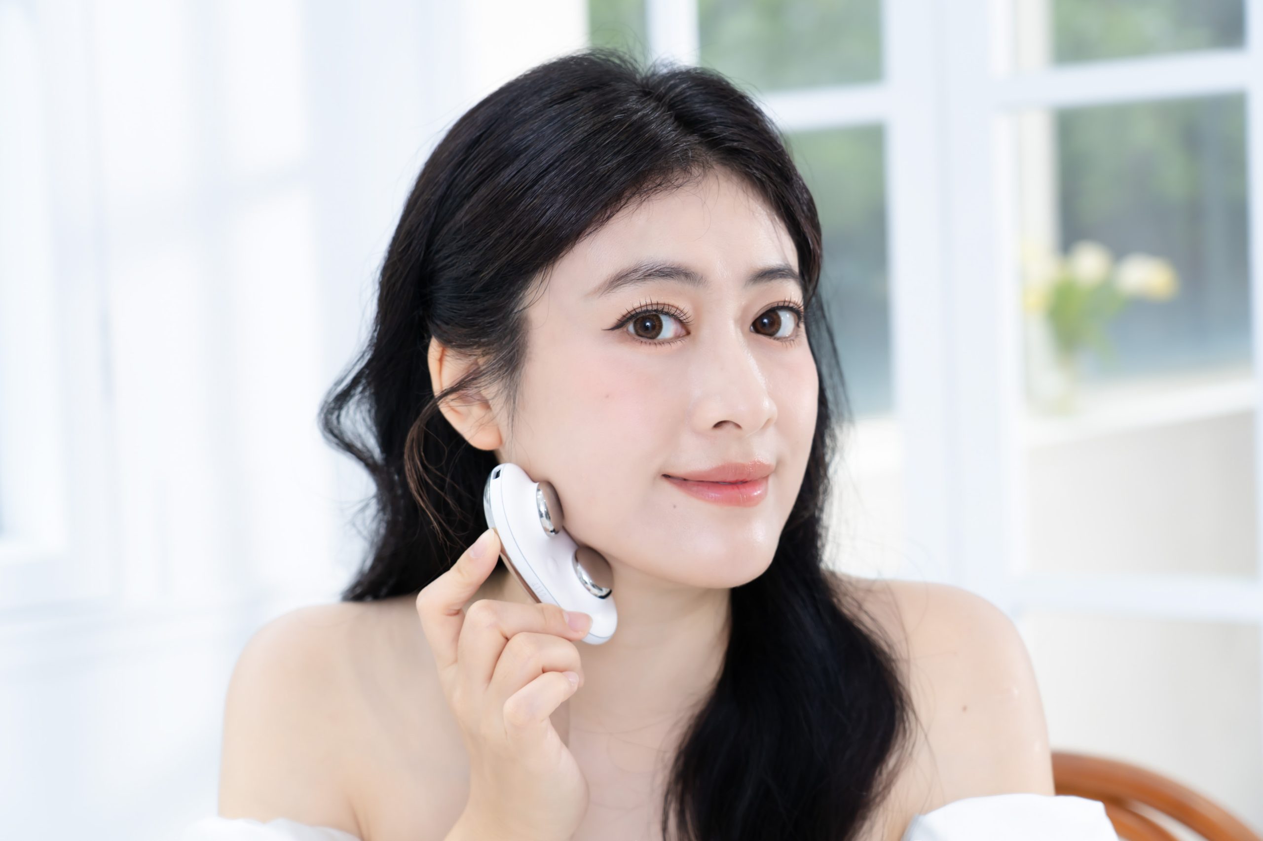 無痛也能拉升線條?【美國ZIIP HALO專利奈米微電流美膚儀】真的能讓臉Q彈、輪廓變立體嗎? 無痛也能拉升線條?【美國ZIIP HALO專利奈米微電流美膚儀】真的能讓臉Q彈、輪廓變立體嗎?