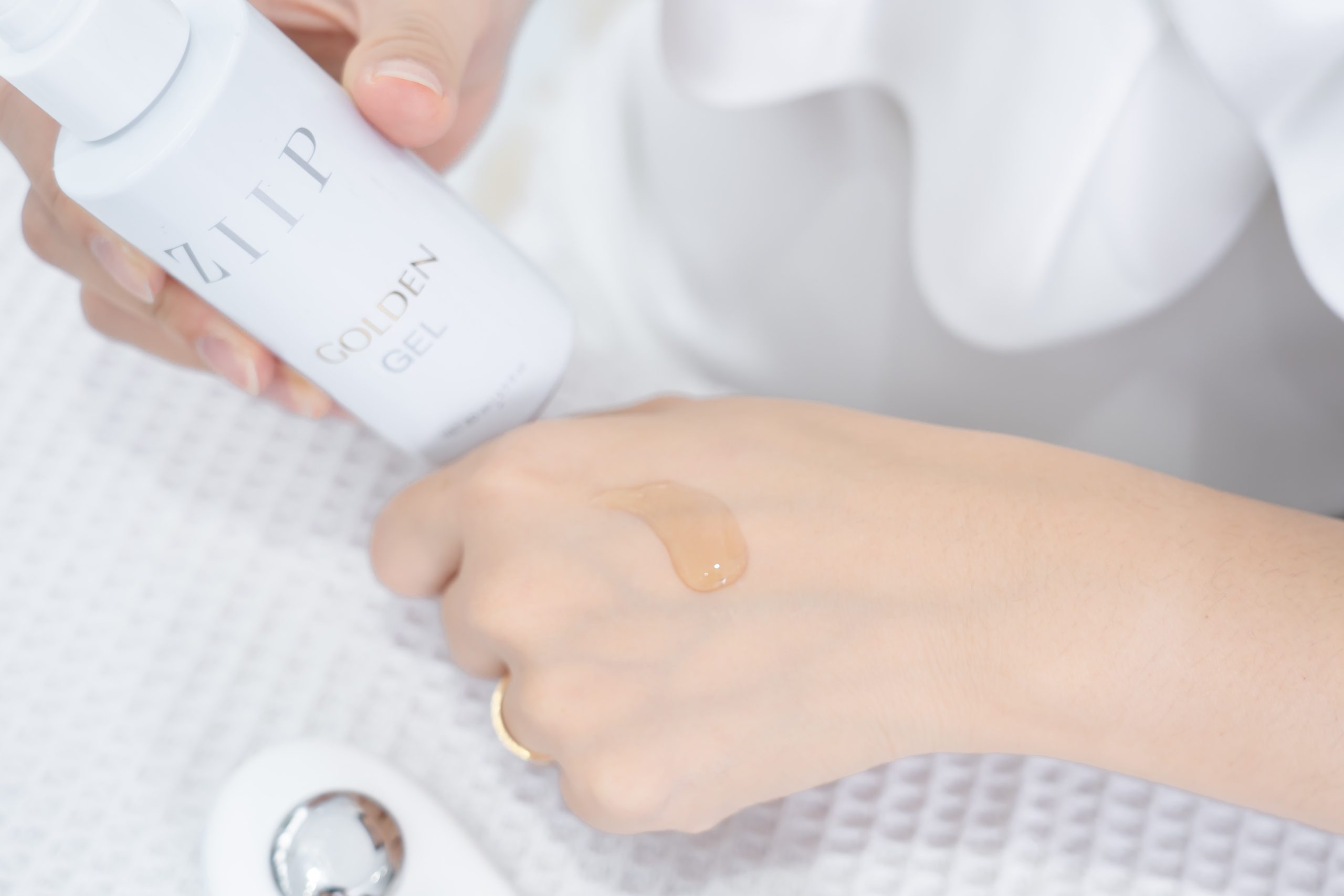 無痛也能拉升線條?【美國ZIIP HALO專利奈米微電流美膚儀】真的能讓臉Q彈、輪廓變立體嗎? 無痛也能拉升線條?【美國ZIIP HALO專利奈米微電流美膚儀】真的能讓臉Q彈、輪廓變立體嗎?