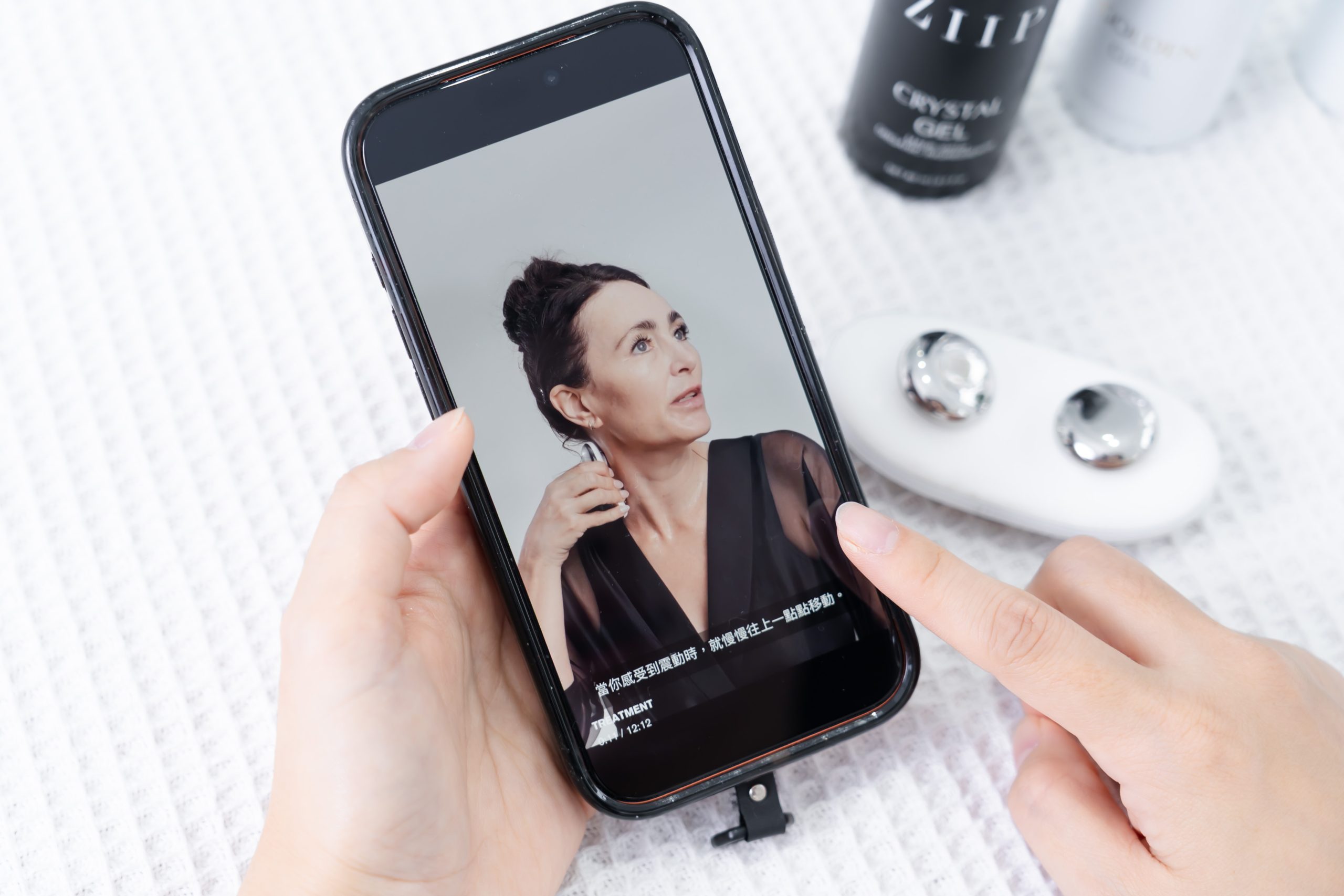 無痛也能拉升線條?【美國ZIIP HALO專利奈米微電流美膚儀】真的能讓臉Q彈、輪廓變立體嗎? 無痛也能拉升線條?【美國ZIIP HALO專利奈米微電流美膚儀】真的能讓臉Q彈、輪廓變立體嗎?