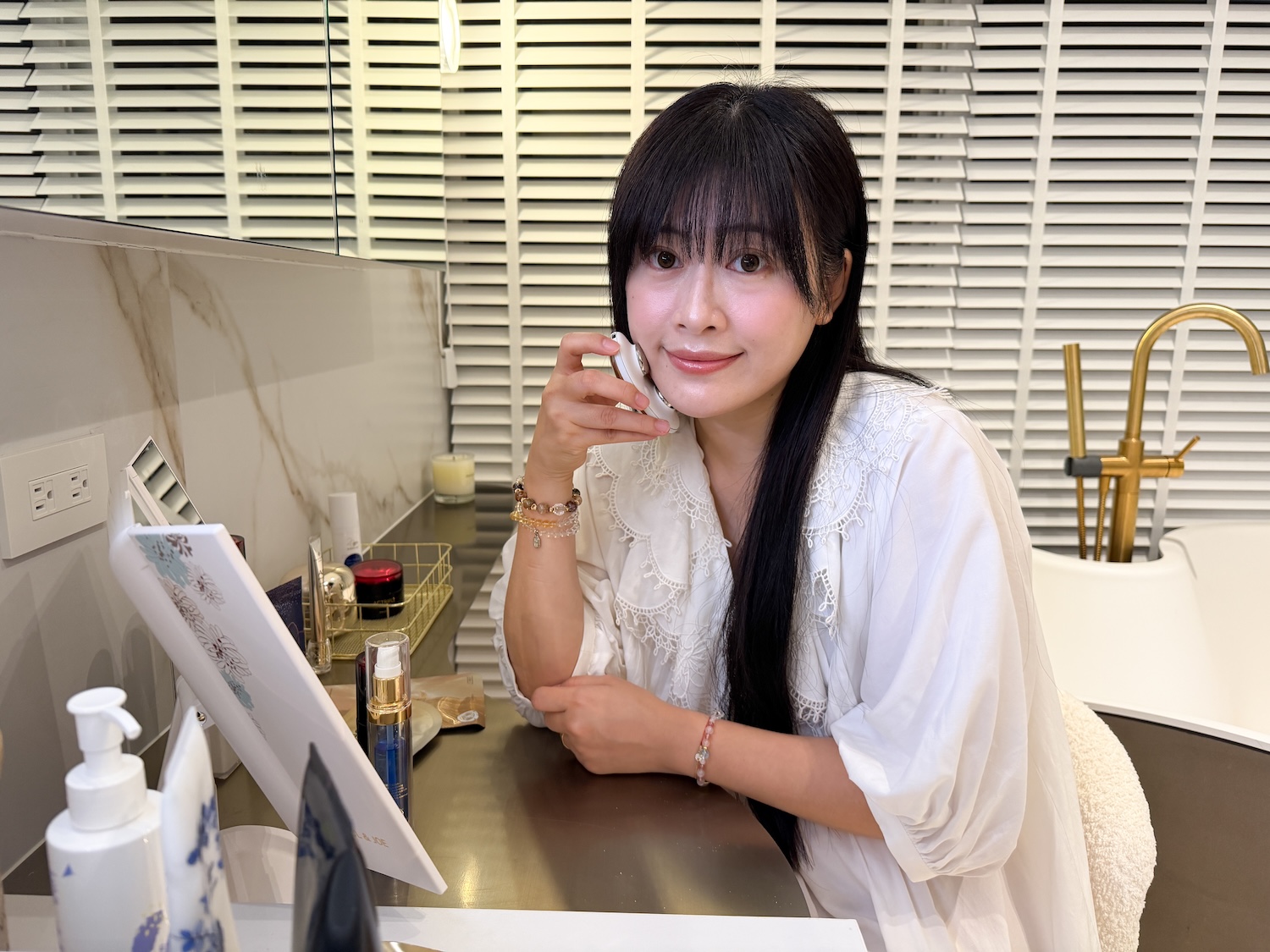 無痛也能拉升線條?【美國ZIIP HALO專利奈米微電流美膚儀】真的能讓臉Q彈、輪廓變立體嗎? 無痛也能拉升線條?【美國ZIIP HALO專利奈米微電流美膚儀】真的能讓臉Q彈、輪廓變立體嗎?