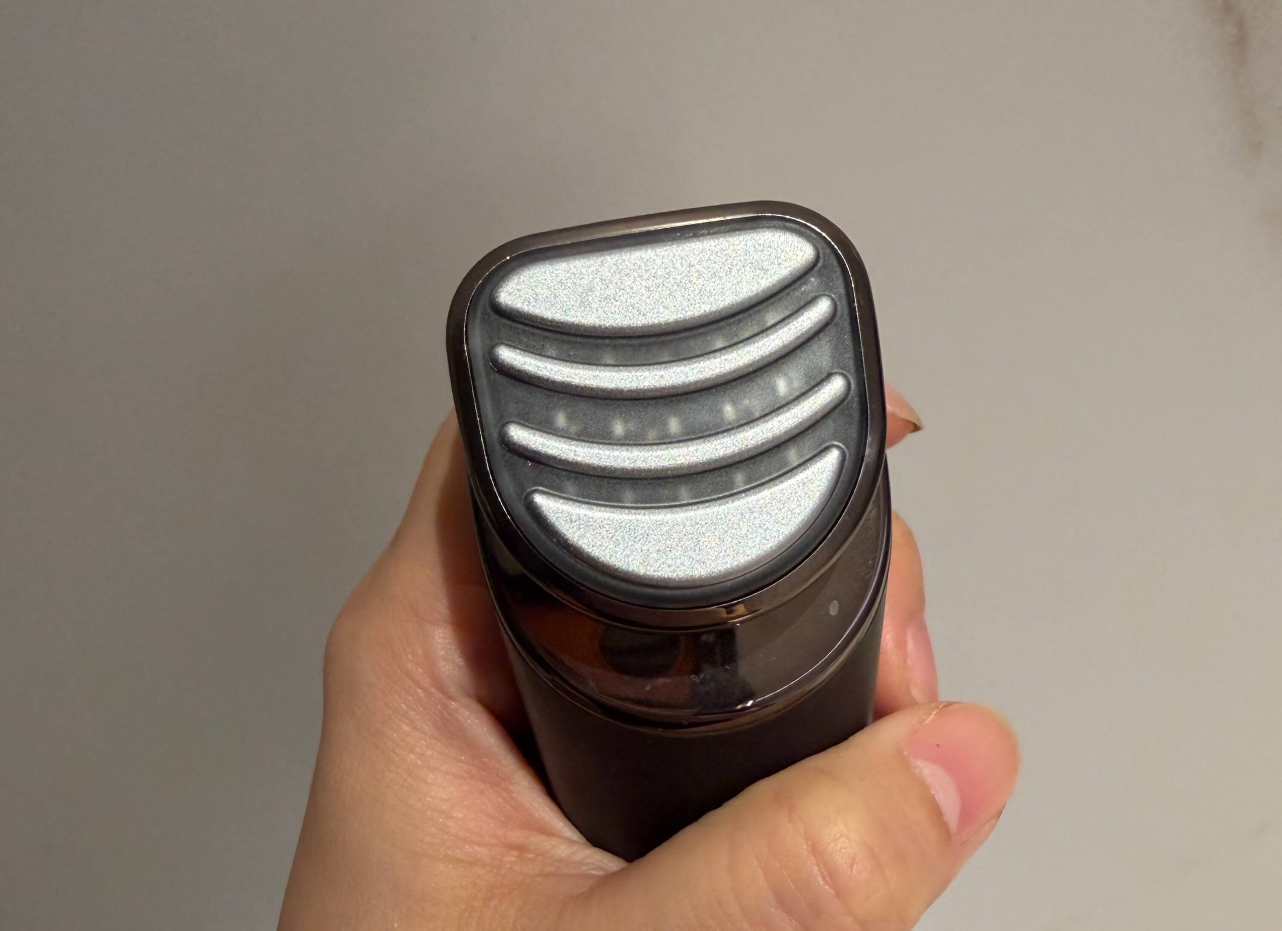 無痛也能拉升線條?【美國ZIIP HALO專利奈米微電流美膚儀】真的能讓臉Q彈、輪廓變立體嗎? 無痛也能拉升線條?【美國ZIIP HALO專利奈米微電流美膚儀】真的能讓臉Q彈、輪廓變立體嗎?